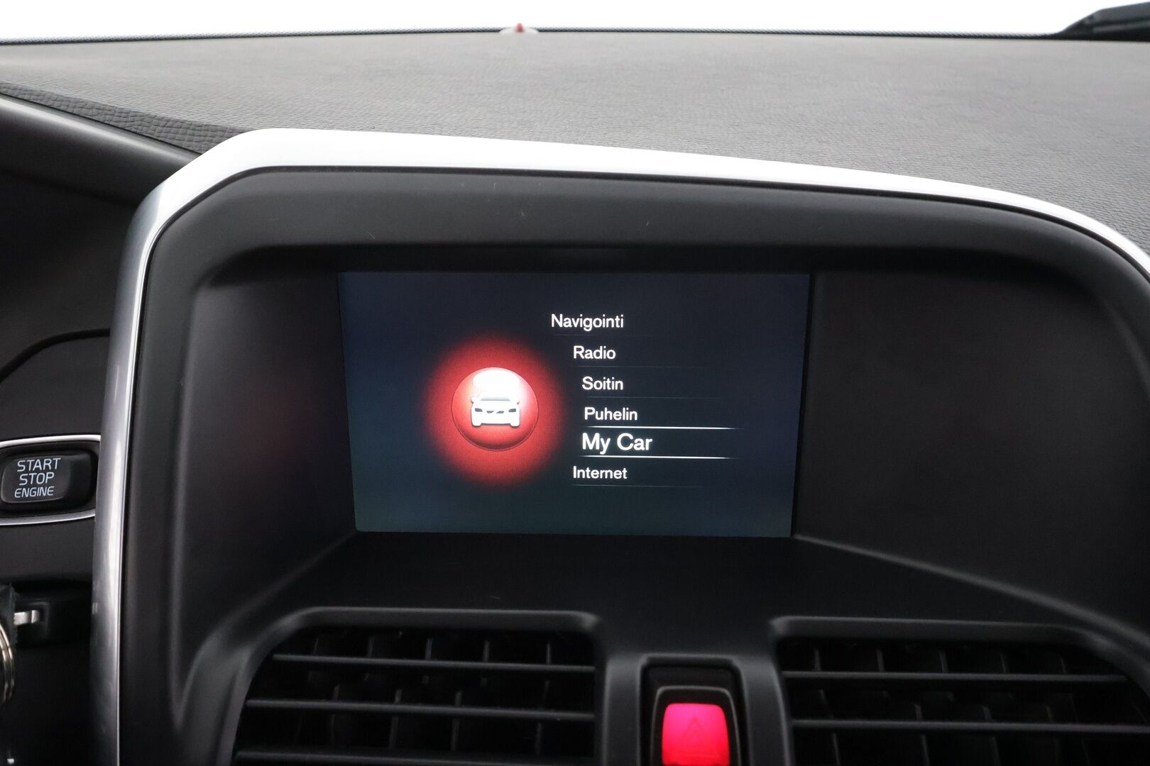 Volvo XC60 2016 D4 AWD Ocean Race aut * Webasto / Koukku / Panorama / Nahat / Xenon / P.Tutkat / Navi * - Kahdet renkaat aluvanteilla