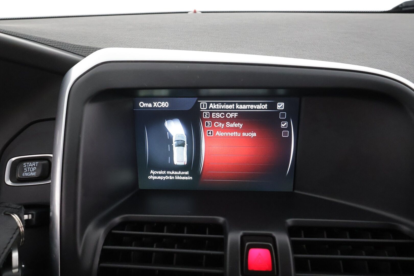 Volvo XC60 2016 D4 AWD Ocean Race aut * Webasto / Koukku / Panorama / Nahat / Xenon / P.Tutkat / Navi * - Kahdet renkaat aluvanteilla