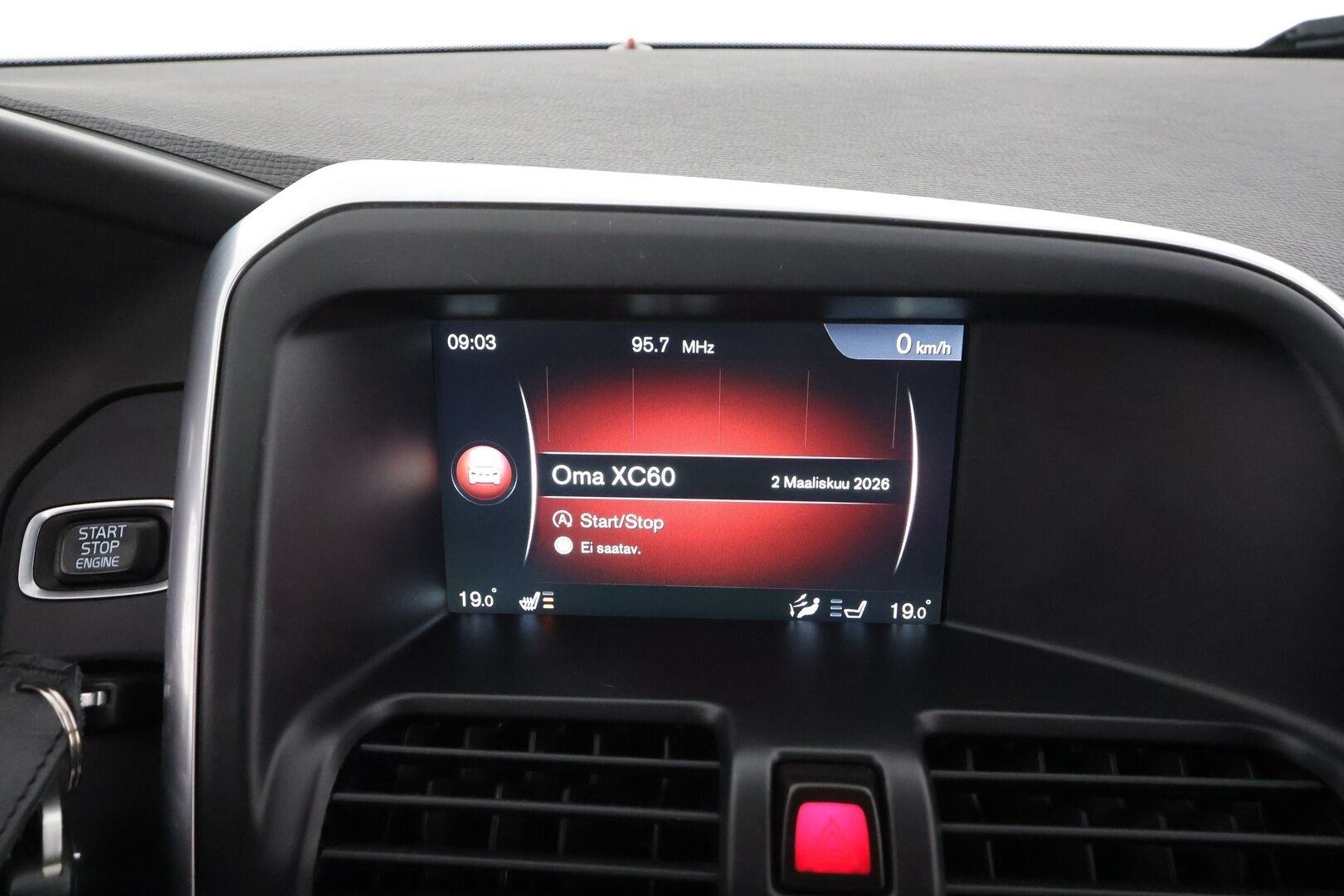 Volvo XC60 2016 D4 AWD Ocean Race aut * Webasto / Koukku / Panorama / Nahat / Xenon / P.Tutkat / Navi * - Kahdet renkaat aluvanteilla