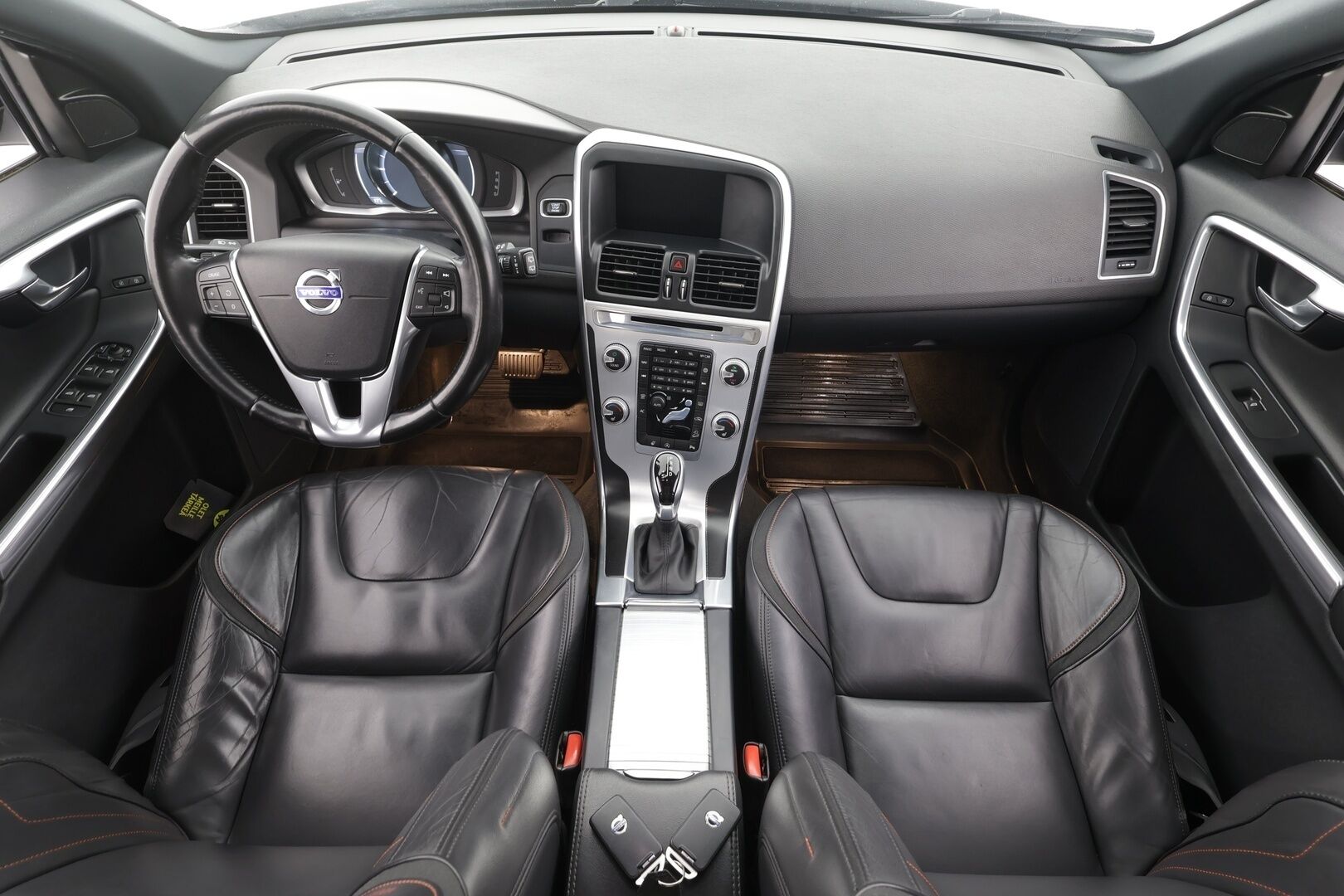 Volvo XC60 2016 D4 AWD Ocean Race aut *Webasto / Koukku / Panorama / Nahat / Navi / Xenon / P.Tutkat* - Kahdet renkaat aluvanteilla - HULLUT AVAJAISHULINAT KORKOTARJOUS 3,29 %