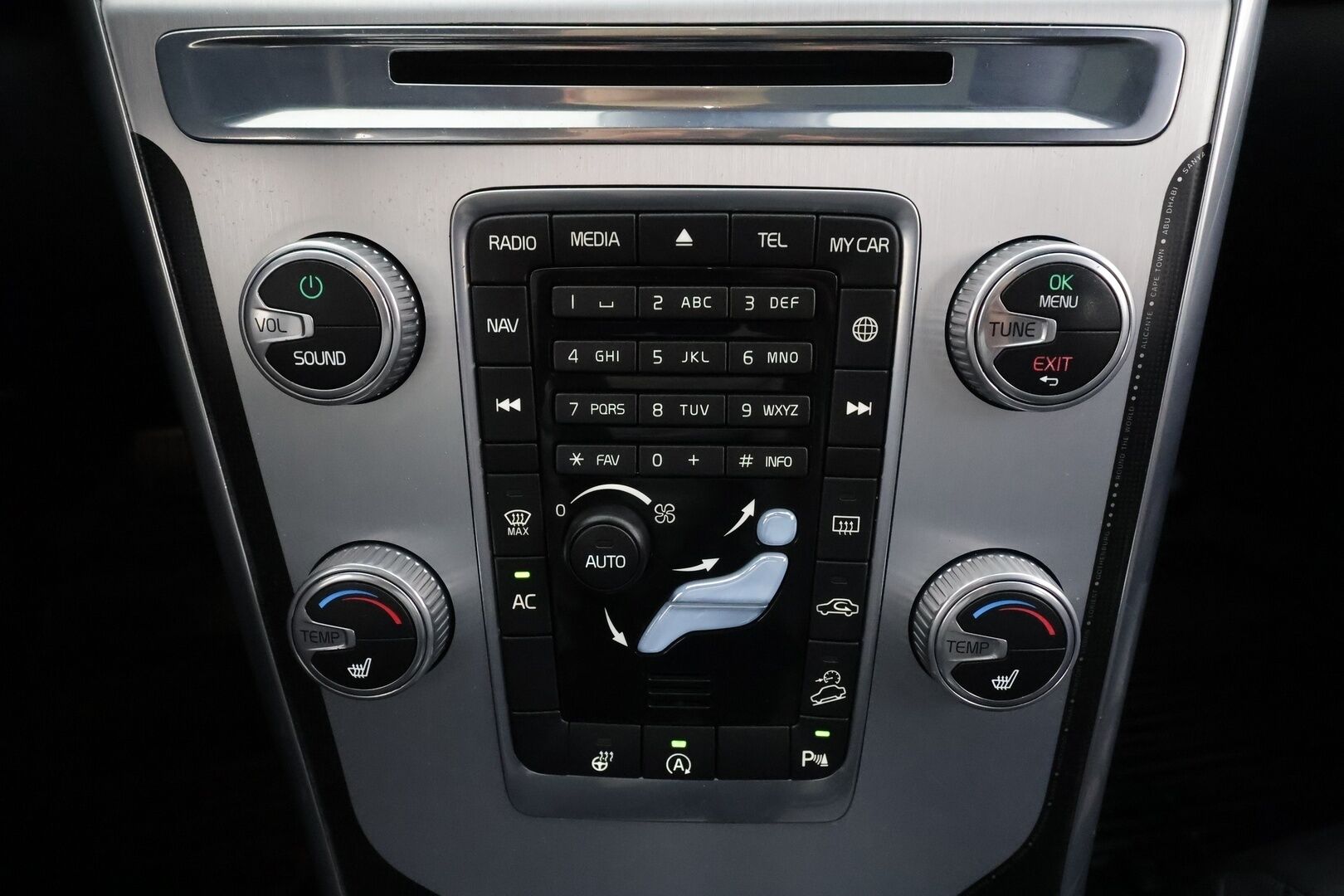 Volvo XC60 2016 D4 AWD Ocean Race aut *Webasto / Koukku / Panorama / Nahat / Navi / Xenon / P.Tutkat* - Kahdet renkaat aluvanteilla - HULLUT AVAJAISHULINAT KORKOTARJOUS 3,29 %