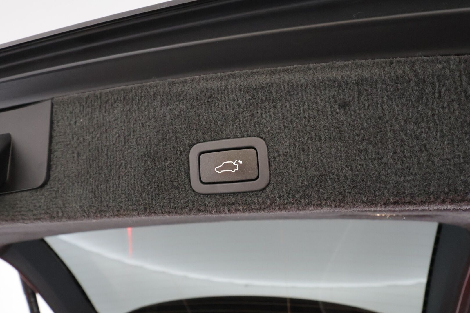 Volvo XC60 2016 D4 AWD Ocean Race aut * Webasto / Koukku / Panorama / Nahat / Xenon / P.Tutkat / Navi * - Kahdet renkaat aluvanteilla