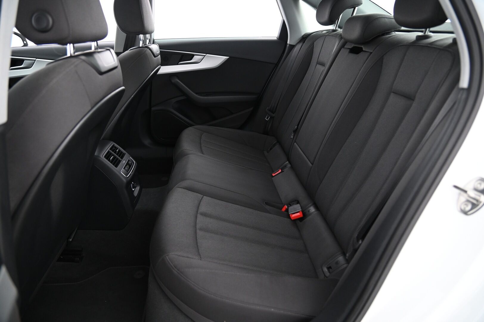 Audi A4 2018 Sedan Business Comfort S line Edition 1,4 TFSI 110 kW S tronic *Webasto / S-Line / Koukku* - *2-OM. / Audi Connect / Suomi-auto / Alle taittuva koukku* Juuri saapunut!