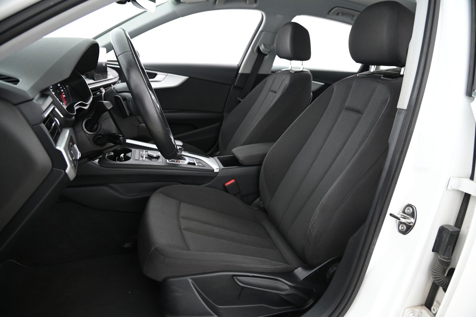 Audi A4 2018 Sedan Business Comfort S line Edition 1,4 TFSI 110 kW S tronic *Webasto / S-Line / Koukku* - *2-OM. / Audi Connect / Suomi-auto / Alle taittuva koukku* Juuri saapunut!