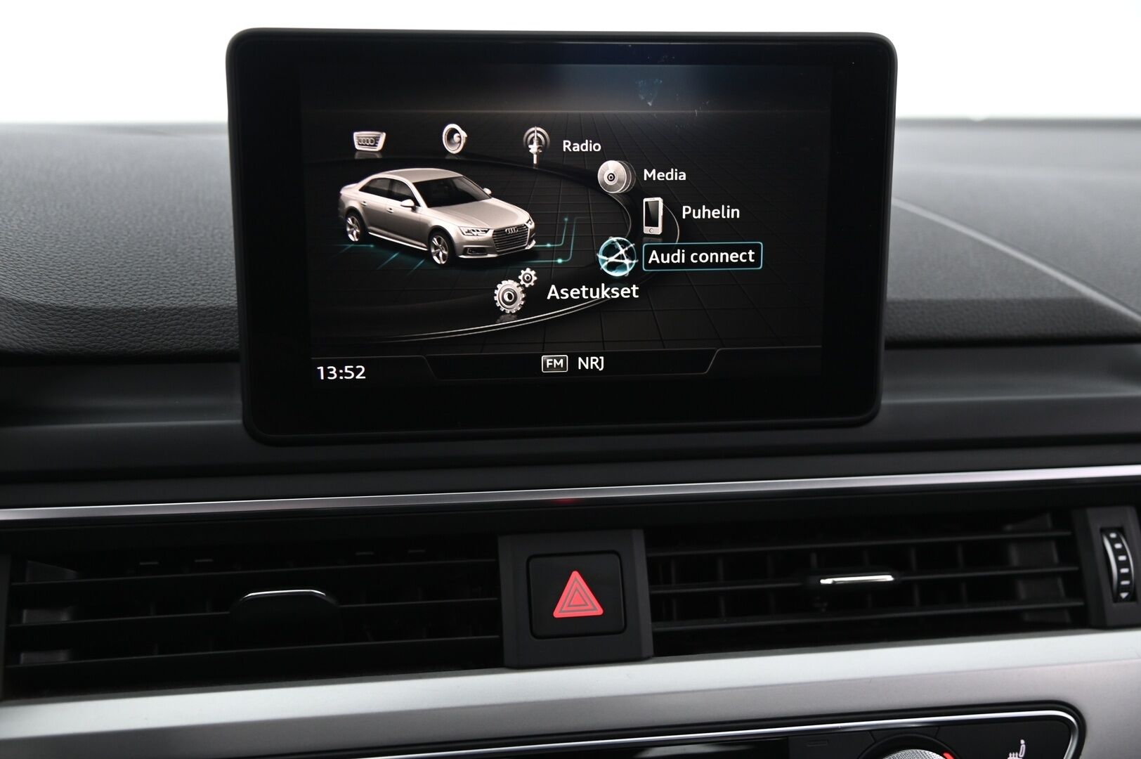 Audi A4 2018 Sedan Business Comfort S line Edition 1,4 TFSI 110 kW S tronic *Webasto / S-Line / Koukku* - *2-OM. / Audi Connect / Suomi-auto / Alle taittuva koukku* Juuri saapunut!