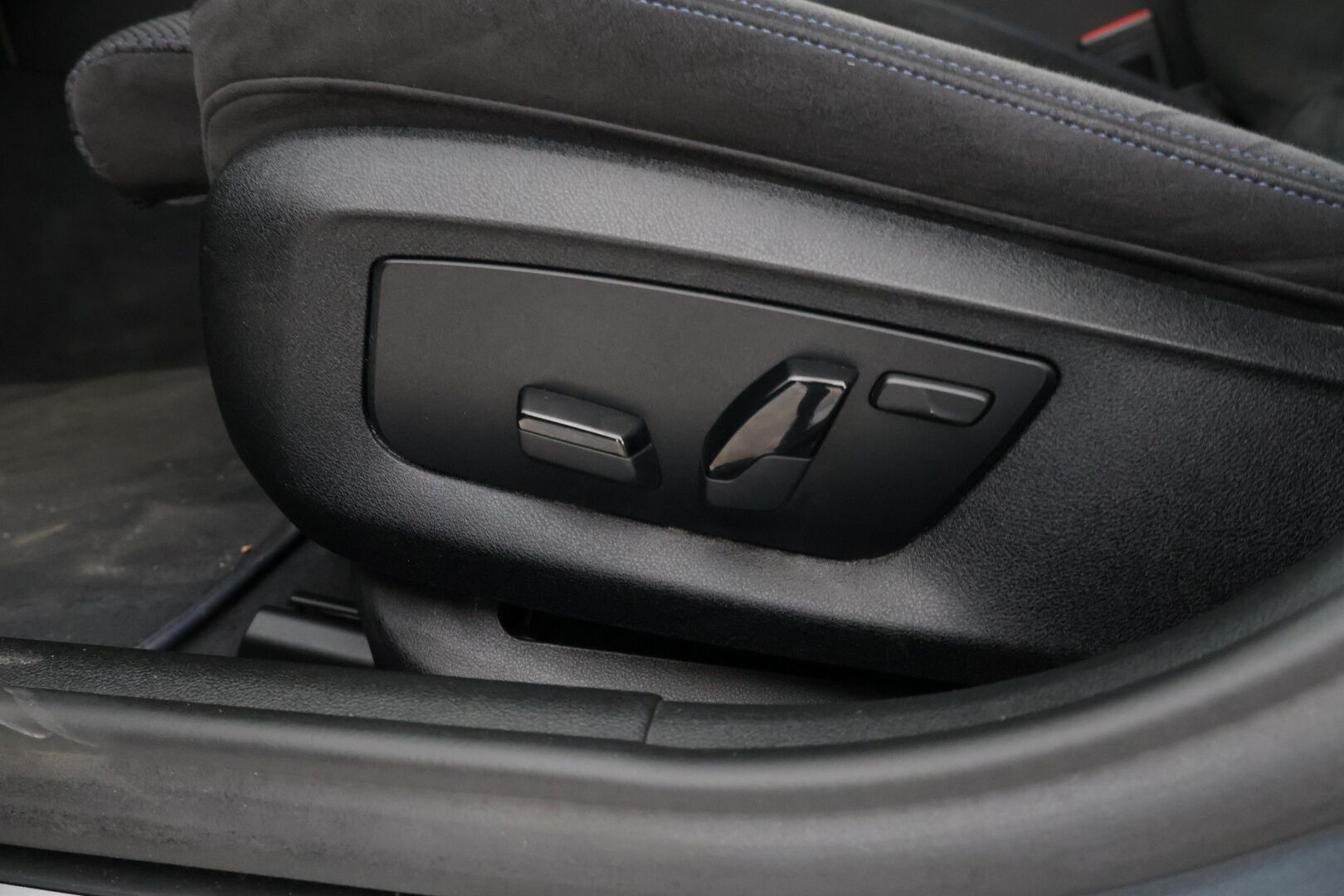 BMW 520 2018 G30 d A xDrive M Sport * Prof.Navi / Kessy / P-kamera / Vakkari * - siistikuntoinen ja taloudellinen Sedan / M-sport / P-kamera