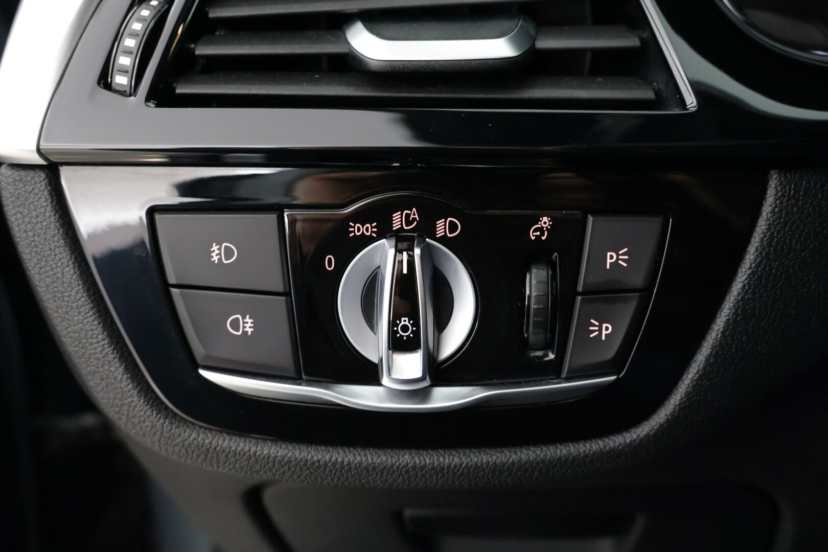 BMW 520 2018 G30 Sedan 520d A xDrive M Sport *Kessy / P-kamera /