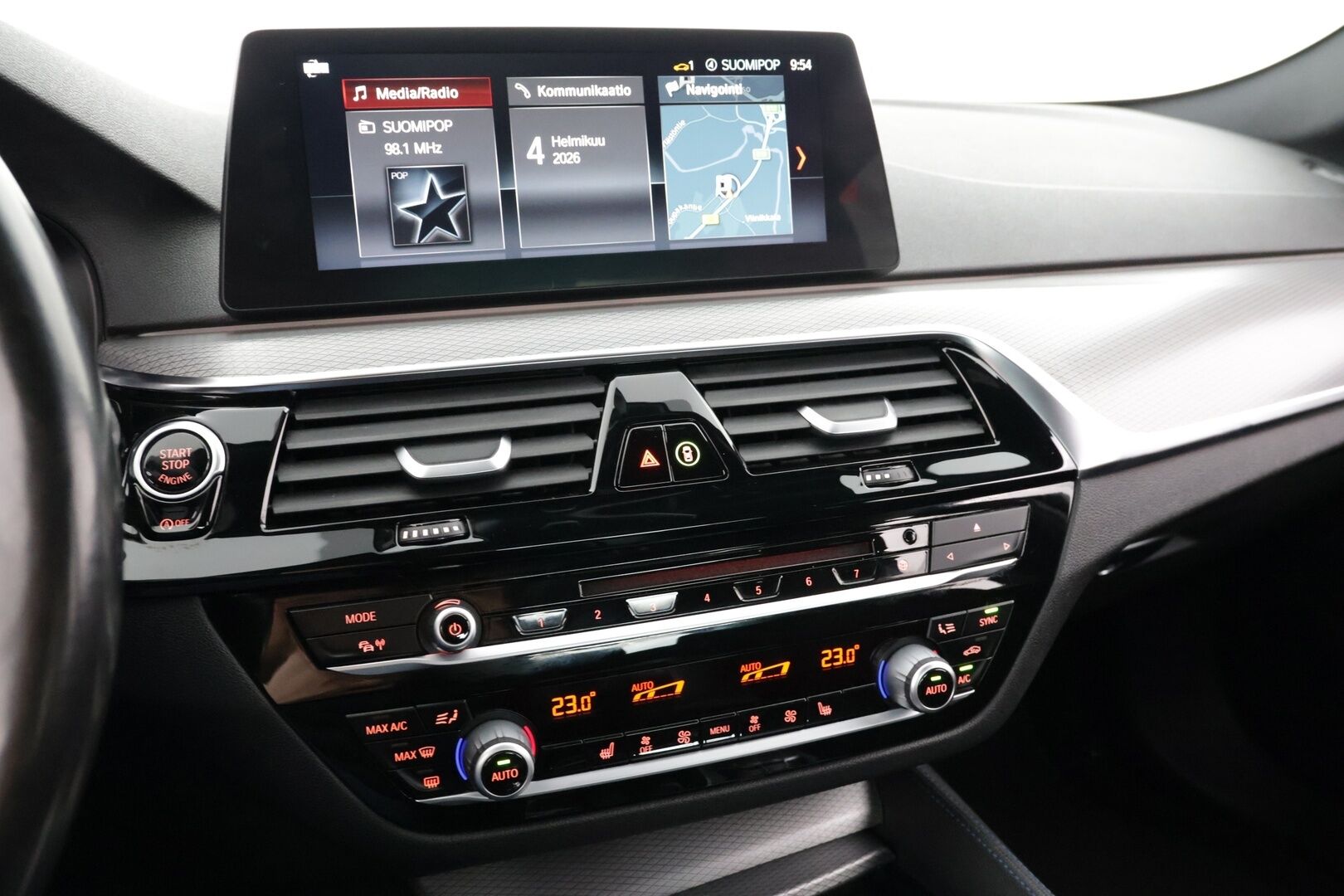 BMW 520 2018 G30 Sedan 520d A xDrive M Sport *Kessy / P-kamera /