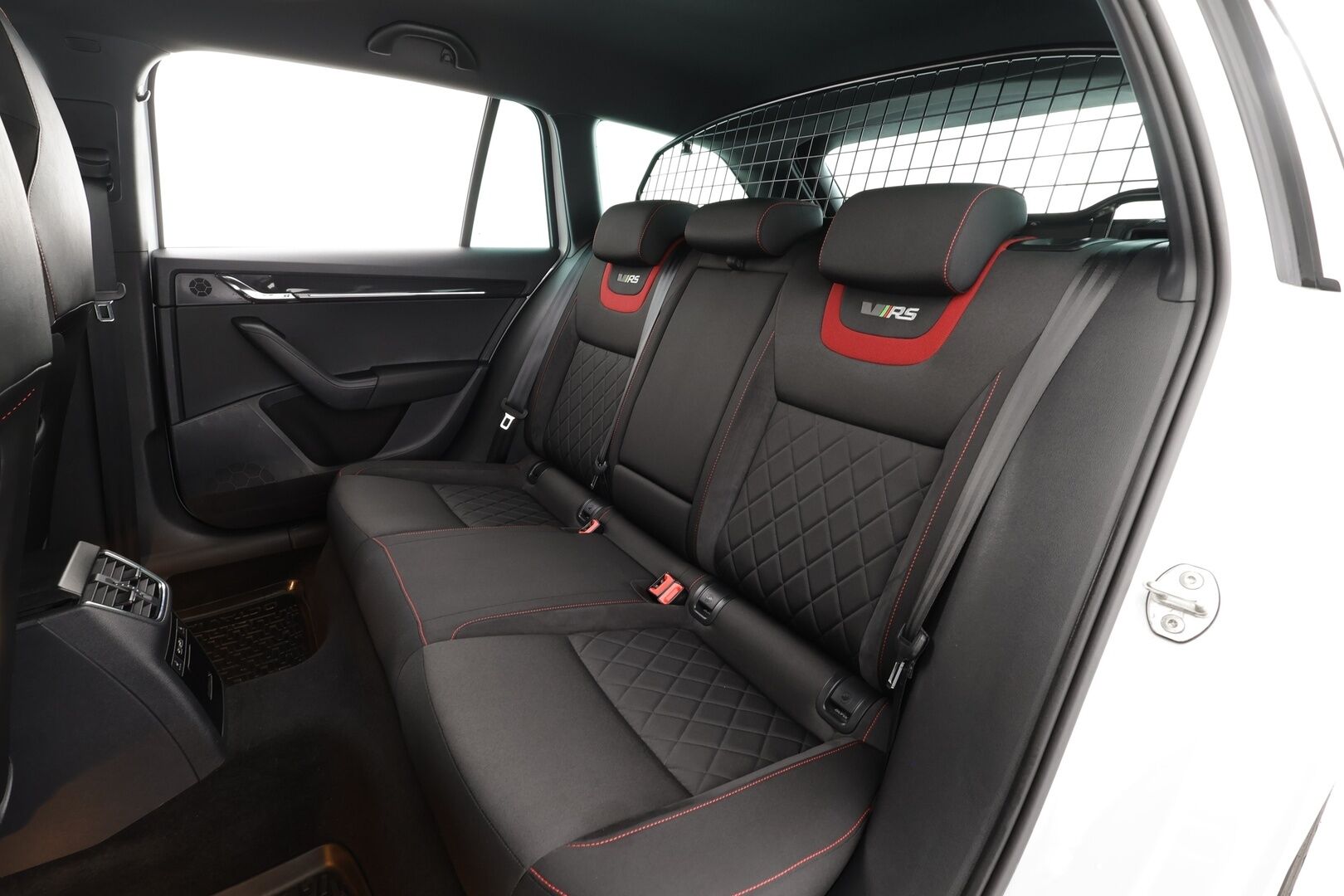 Skoda Octavia 2018 Combi 2,0 TSI RS DSG  * Webasto / ACC / LED / P.kamera / Navi / Keyless * - Facelift / Suomi-auto / Kahdet renkaat - HULLU BLACKWEEK KORKOTARJOUS 2,49%