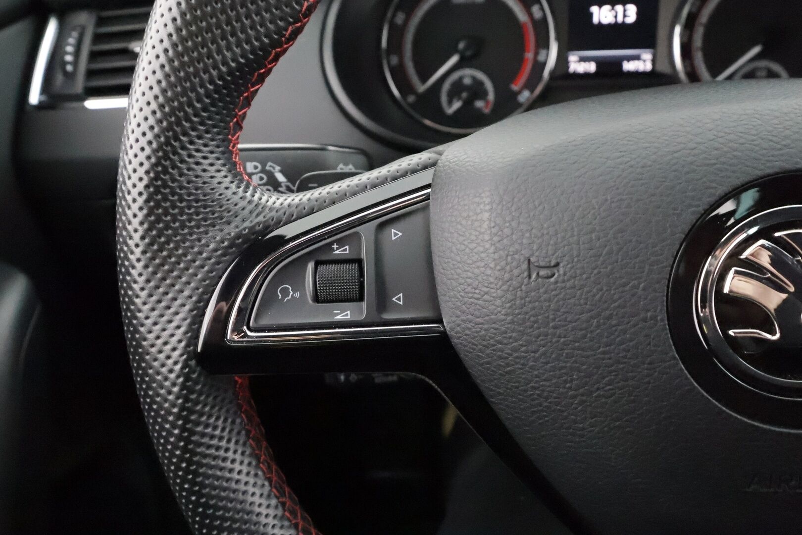 Skoda Octavia 2018 Combi 2,0 TSI RS DSG  * Webasto / ACC / LED / P.kamera / Navi / Keyless * - Facelift / Suomi-auto / Kahdet renkaat - HULLU BLACKWEEK KORKOTARJOUS 2,49%