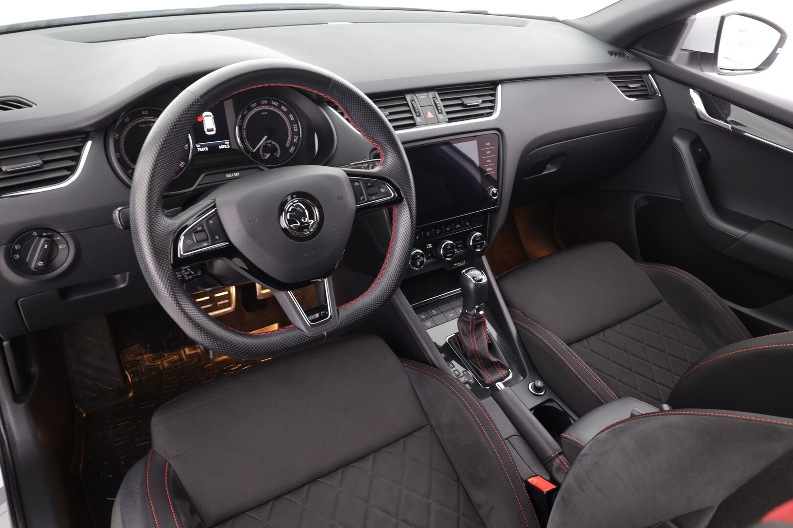 Skoda Octavia 2018 Combi 2,0 TSI RS DSG  * Webasto / ACC / LED / P.kamera / Navi / Keyless * - Facelift / Suomi-auto / Kahdet renkaat - HULLU BLACKWEEK KORKOTARJOUS 2,49%