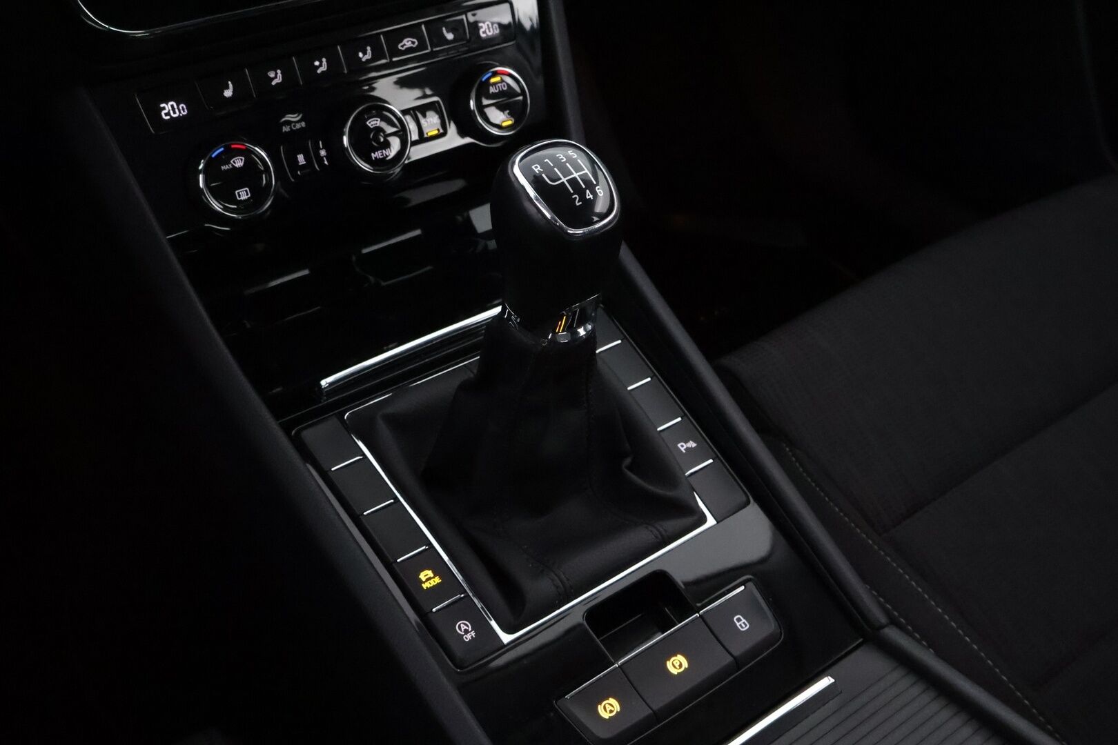 Skoda Superb 2018 1,4 TSI ACT Ambition BusinessLine * Webasto / Lämmitettävä Tuulilasi / Muistipenkki / Peruutustutkat / Vakkari / Suomiauto*