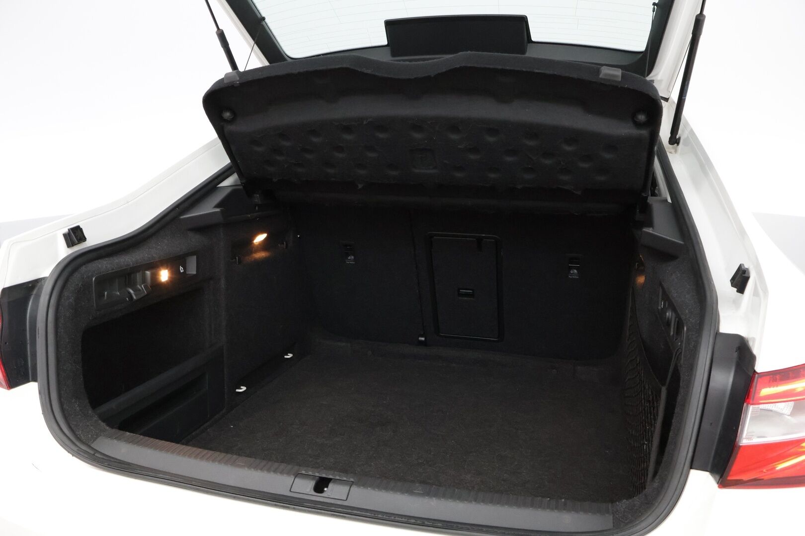 Skoda Superb 2018 1,4 TSI ACT Ambition BusinessLine * Webasto / Lämmitettävä Tuulilasi / Muistipenkki / Peruutustutkat / Vakkari / Suomiauto*