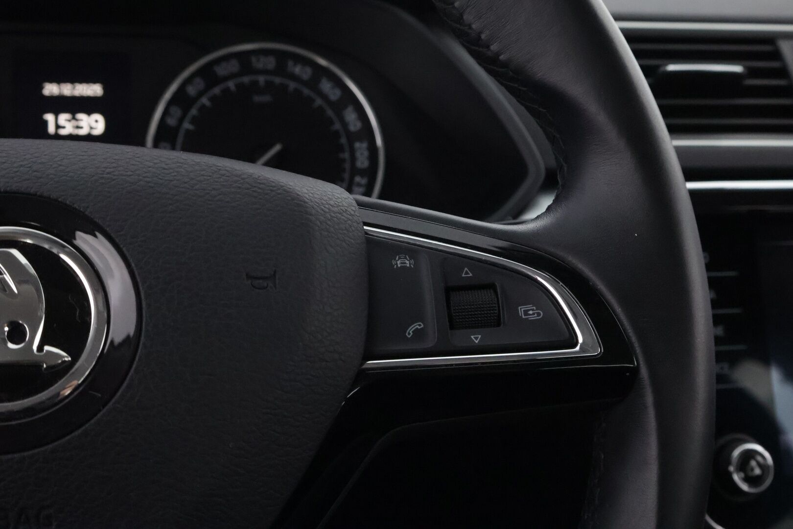 Skoda Superb 2018 1,4 TSI ACT Ambition BusinessLine * Webasto / Lämmitettävä Tuulilasi / Muistipenkki / Peruutustutkat / Vakkari / Suomiauto*