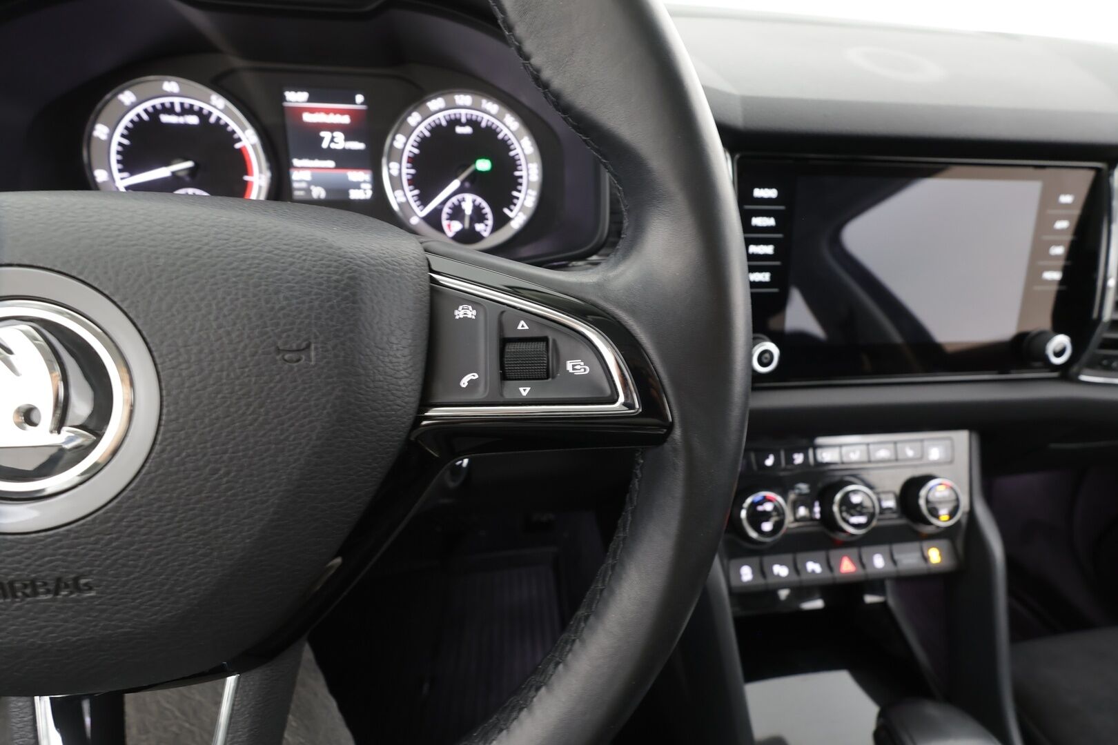 Skoda Kodiaq 2018 1,4 TSI 4x4 Style DSG Autom. - ACC | Webasto | Muisitpenkit | Canton | P.Kamera | Puolinahat | Keyless | LED | Apple&Android | 1.Om Suomi-auto | Kahdet Renkaat