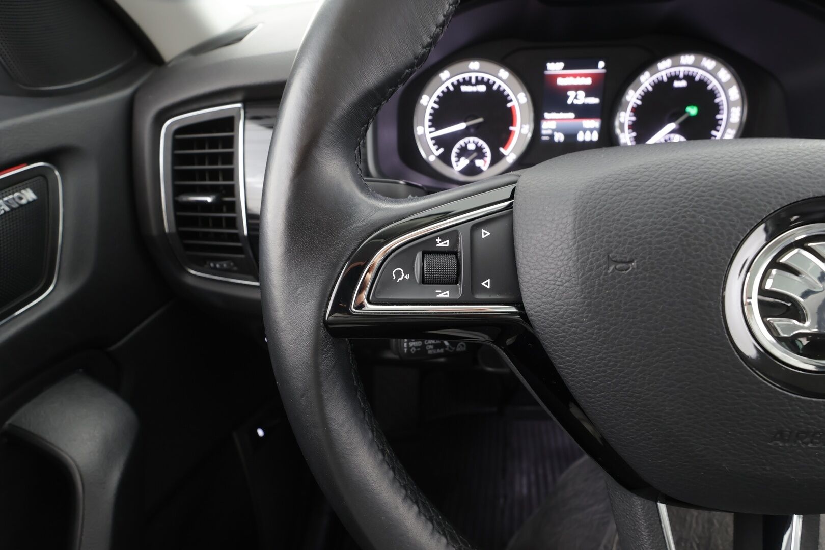 Skoda Kodiaq 2018 1,4 TSI 4x4 Style DSG Autom. - ACC | Webasto | Muisitpenkit | Canton | P.Kamera | Puolinahat | Keyless | LED | Apple&Android | 1.Om Suomi-auto | Kahdet Renkaat