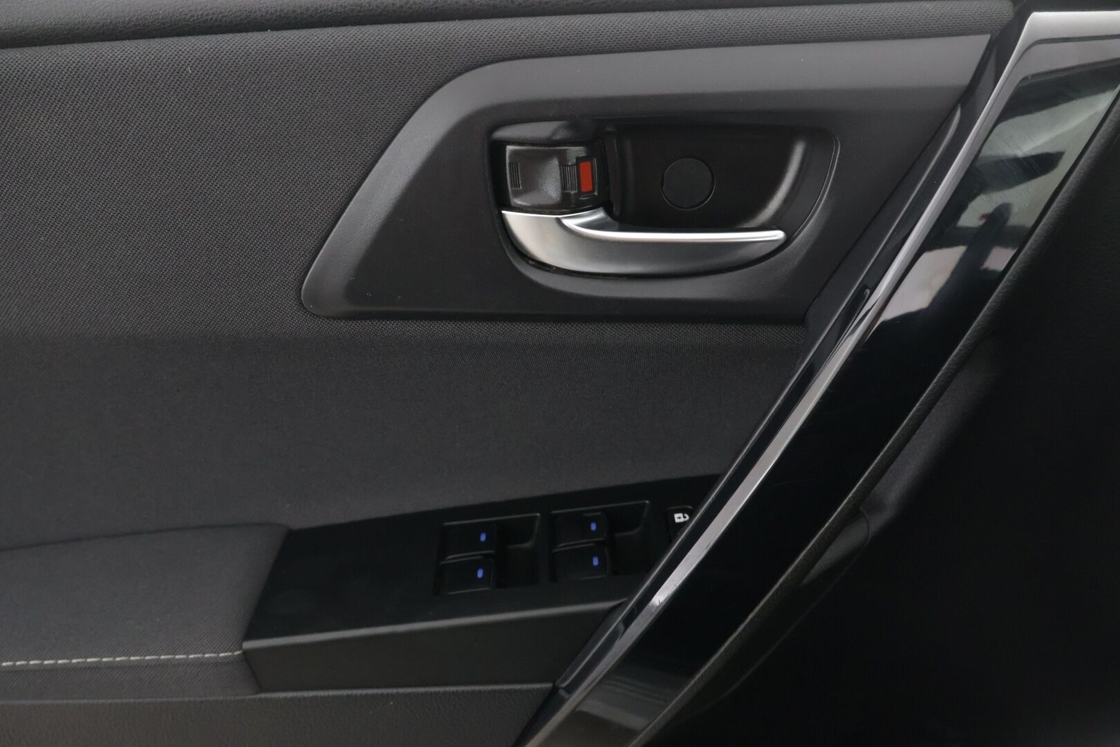 Toyota Auris 2018 Touring Sports 1,8 Hybrid Active Edition - Suomi-Auto / Navigaattori / Bluetooth / Peruutuskamera