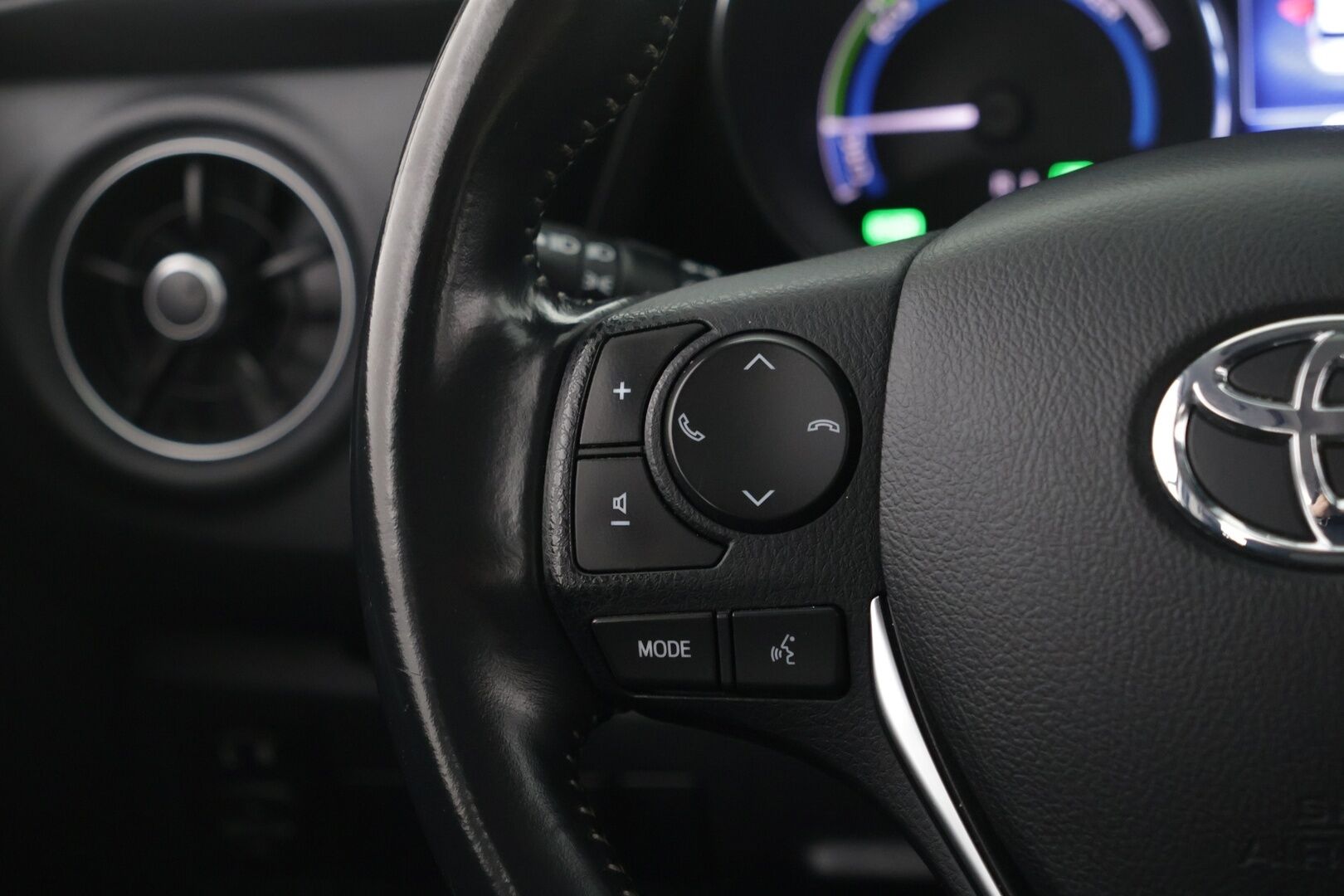 Toyota Auris 2018 Touring Sports 1,8 Hybrid Active Edition - Suomi-Auto / Navigaattori / Bluetooth / Peruutuskamera