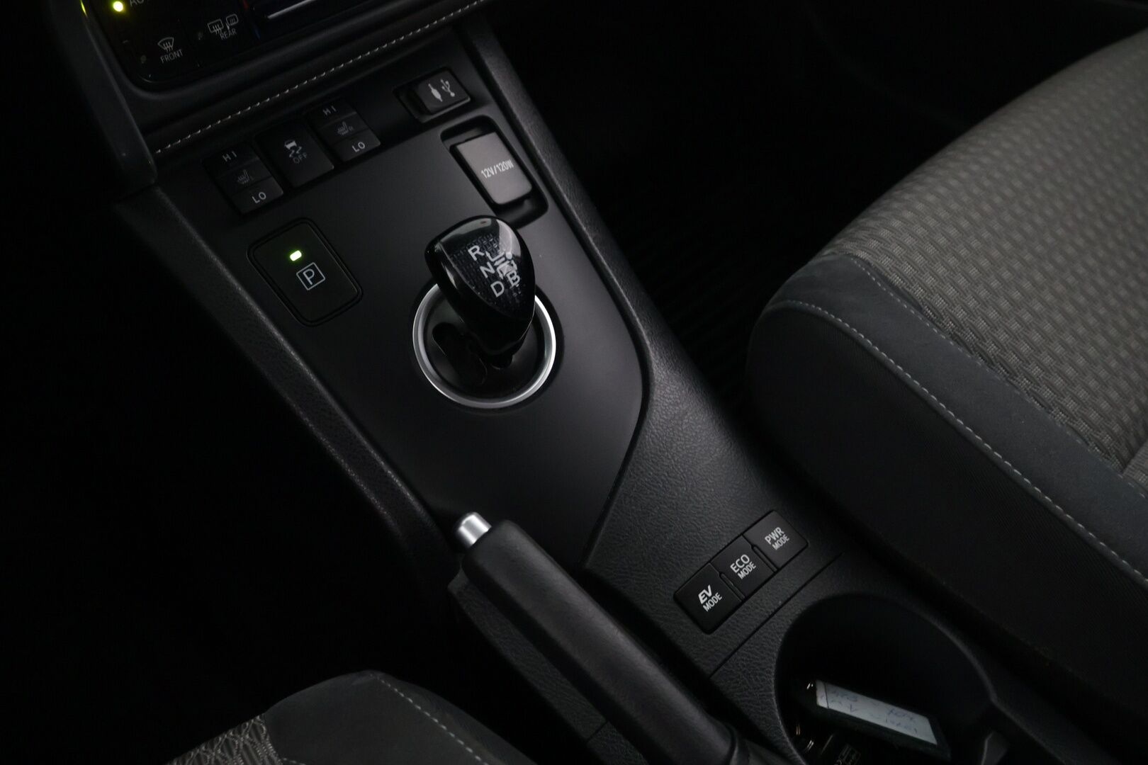 Toyota Auris 2018 Touring Sports 1,8 Hybrid Active Edition - Suomi-Auto / Navigaattori / Bluetooth / Peruutuskamera