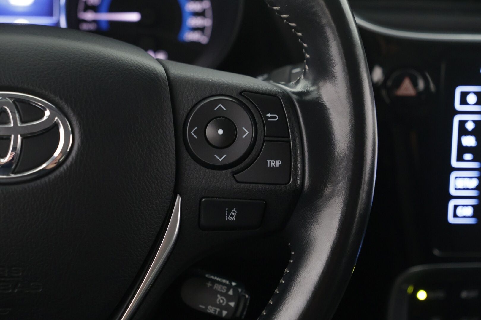 Toyota Auris 2018 Touring Sports 1,8 Hybrid Active Edition - Suomi-Auto / Navigaattori / Bluetooth / Peruutuskamera
