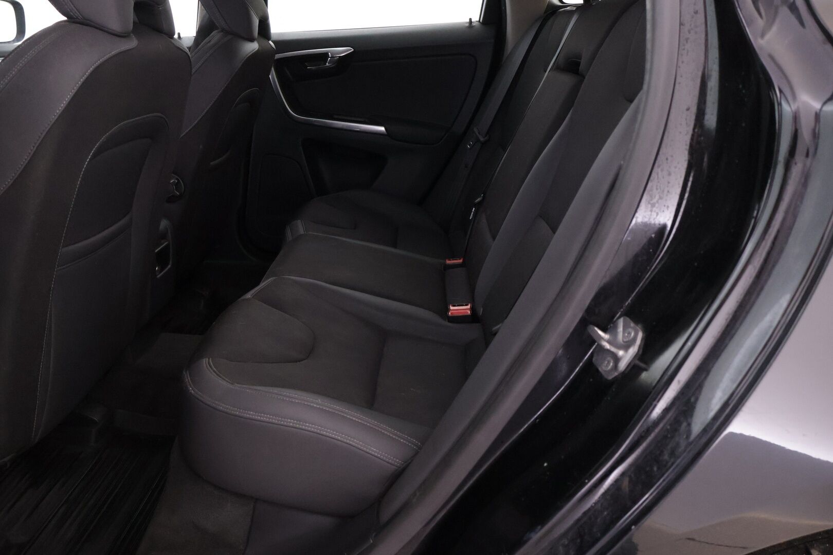 Volvo XC60 2014 D3 Momentum - Myydään Huutokaupat.com - | Webasto | Digimittaristo | Vakkari | Koukku | Audio high performance Jakopää tehty 274tkm | 2x Volvon aluvanteet 