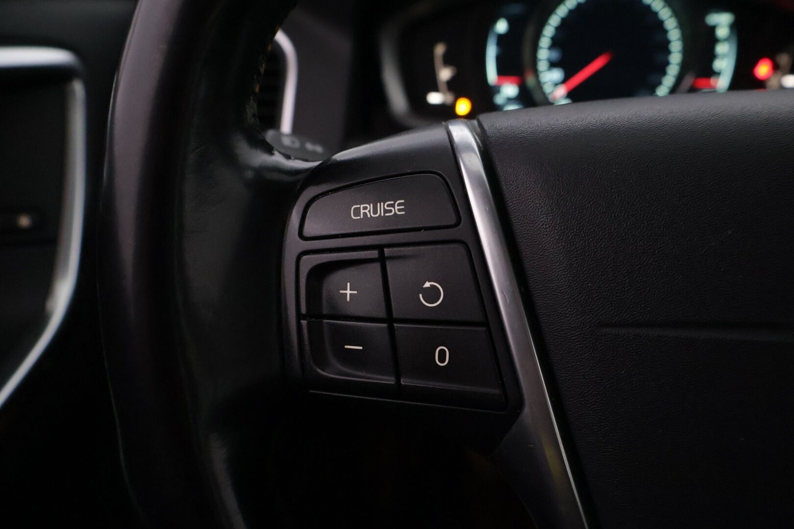 Volvo XC60 2014 D3 Momentum - Myydään Huutokaupat.com - | Webasto | Digimittaristo | Vakkari | Koukku | Audio high performance Jakopää tehty 274tkm | 2x Volvon aluvanteet 