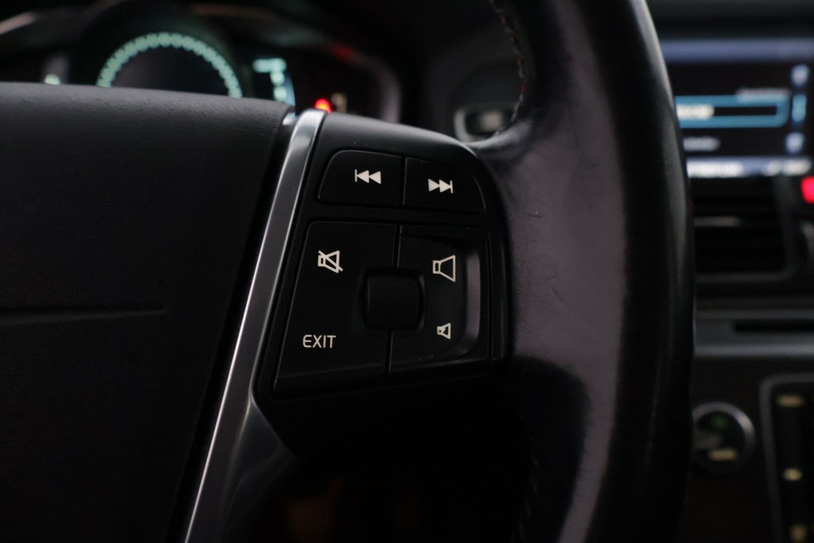 Volvo XC60 2014 D3 Momentum - Myydään Huutokaupat.com - | Webasto | Digimittaristo | Vakkari | Koukku | Audio high performance Jakopää tehty 274tkm | 2x Volvon aluvanteet 