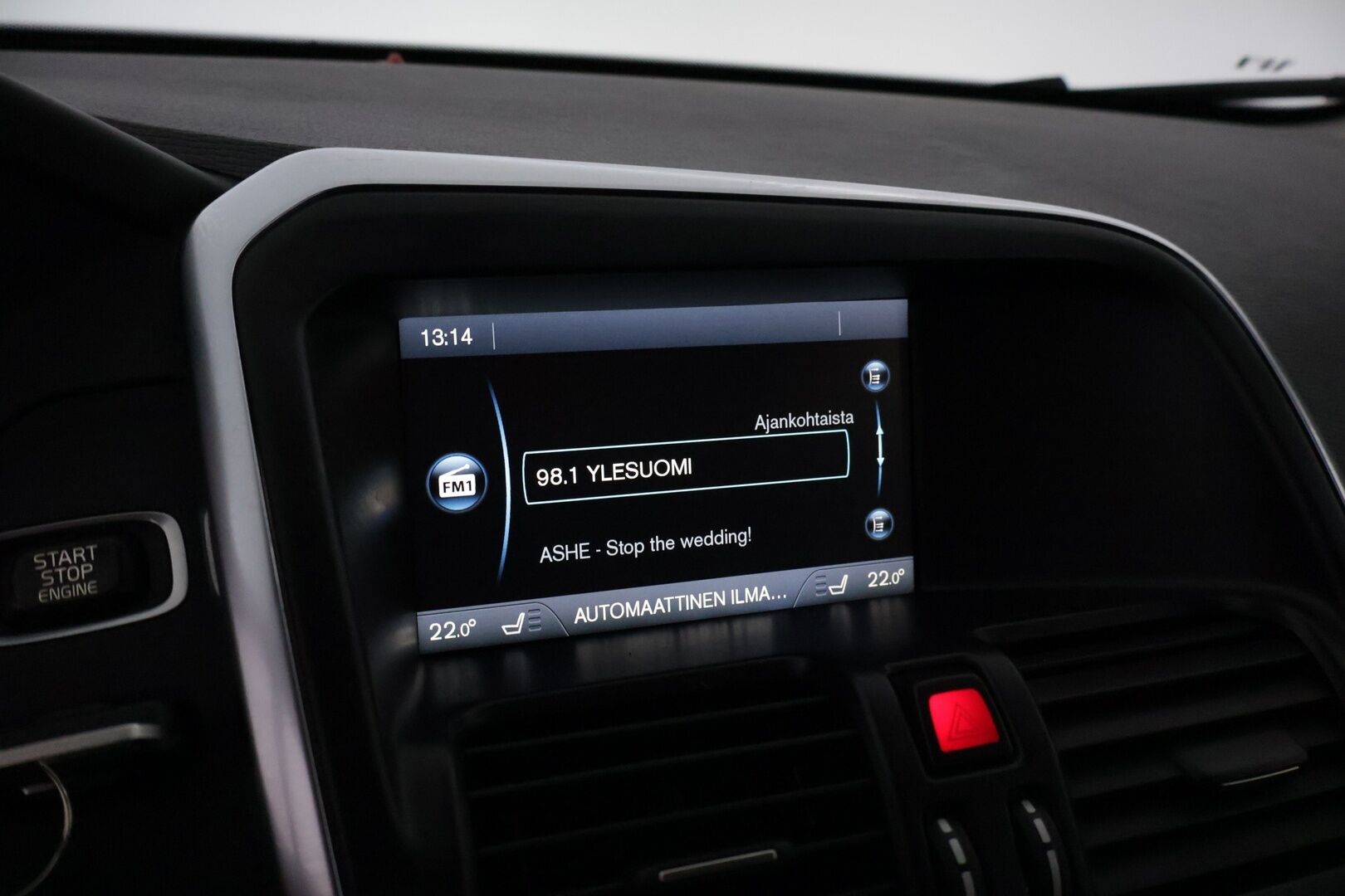 Volvo XC60 2014 D3 Momentum - Myydään Huutokaupat.com - | Webasto | Digimittaristo | Vakkari | Koukku | Audio high performance Jakopää tehty 274tkm | 2x Volvon aluvanteet 