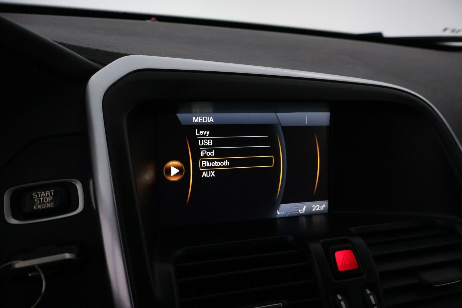 Volvo XC60 2014 D3 Momentum - Myydään Huutokaupat.com - | Webasto | Digimittaristo | Vakkari | Koukku | Audio high performance Jakopää tehty 274tkm | 2x Volvon aluvanteet 