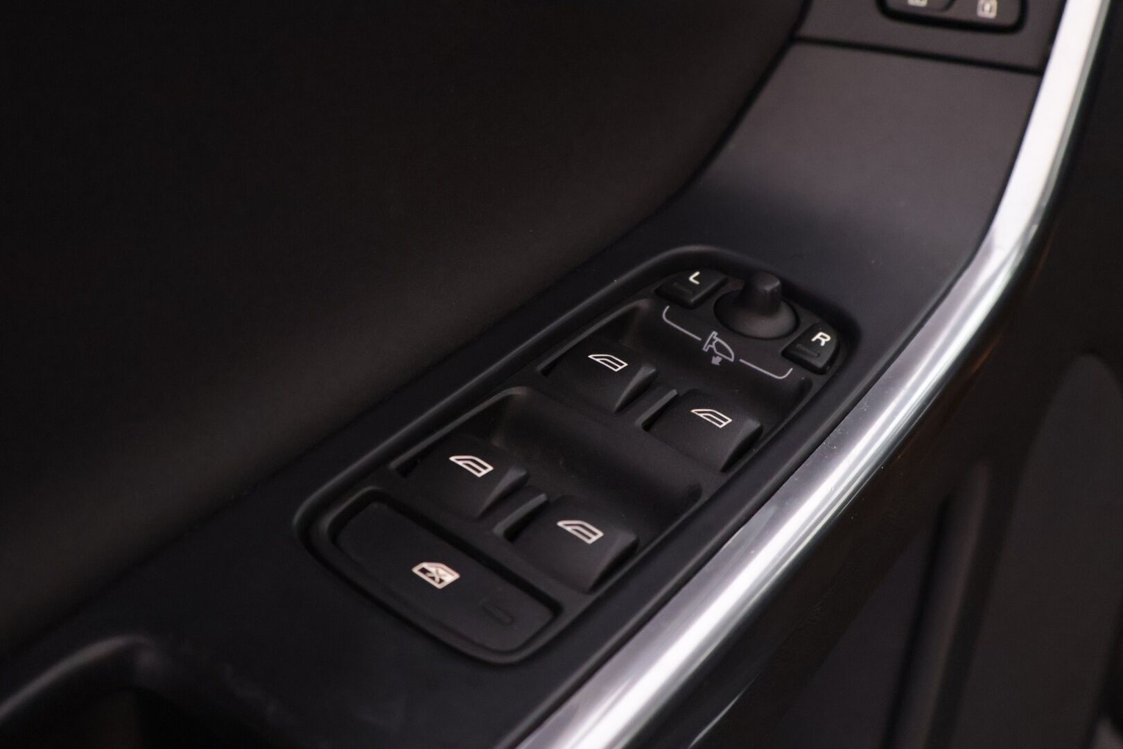 Volvo XC60 2014 D3 Momentum - Myydään Huutokaupat.com - | Webasto | Digimittaristo | Vakkari | Koukku | Audio high performance Jakopää tehty 274tkm | 2x Volvon aluvanteet 