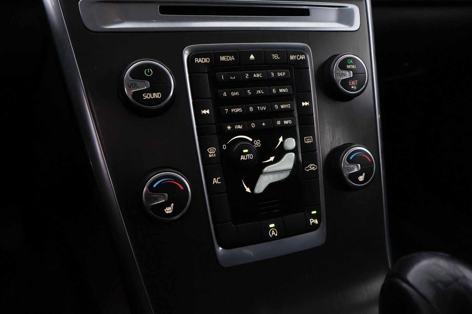 Volvo XC60 2014 D3 Momentum - Myydään Huutokaupat.com - | Webasto | Digimittaristo | Vakkari | Koukku | Audio high performance Jakopää tehty 274tkm | 2x Volvon aluvanteet 