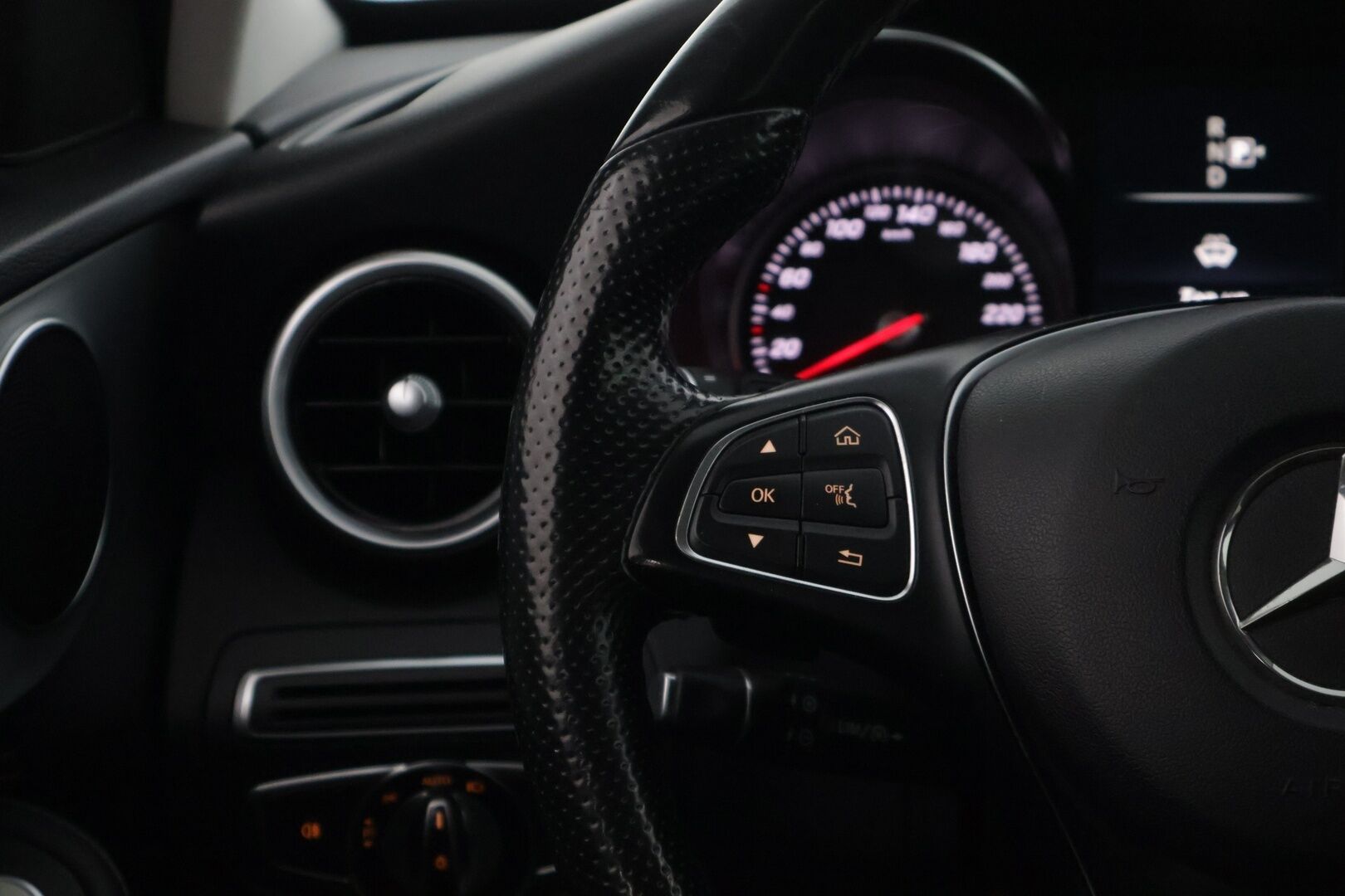 Mercedes-Benz C 2015 C 220 BlueTec T A Premium Business * Webasto / Koukku / Sähkökontti / LED High.Perf * - * Hyvin huollettu! / 2x Renkaat & Vanteet *