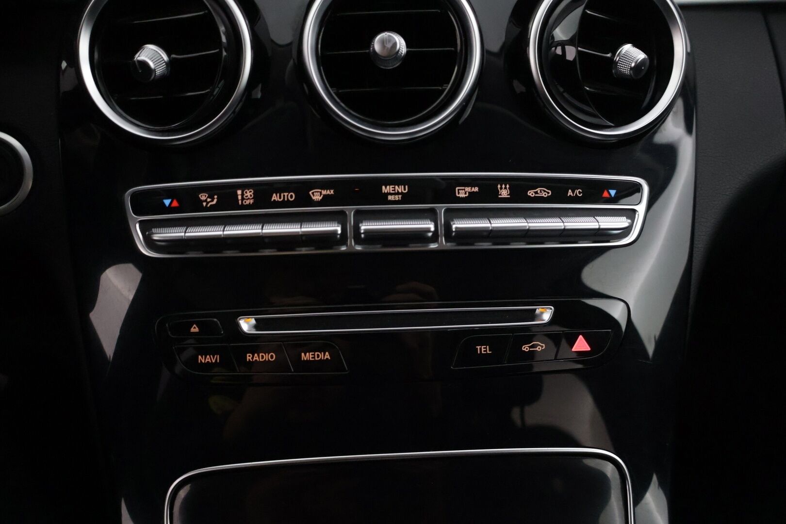 Mercedes-Benz C 2015 C 220 BlueTec T A Premium Business * Webasto / Koukku / Sähkökontti / LED High.Perf * - * Hyvin huollettu! / 2x Renkaat & Vanteet *