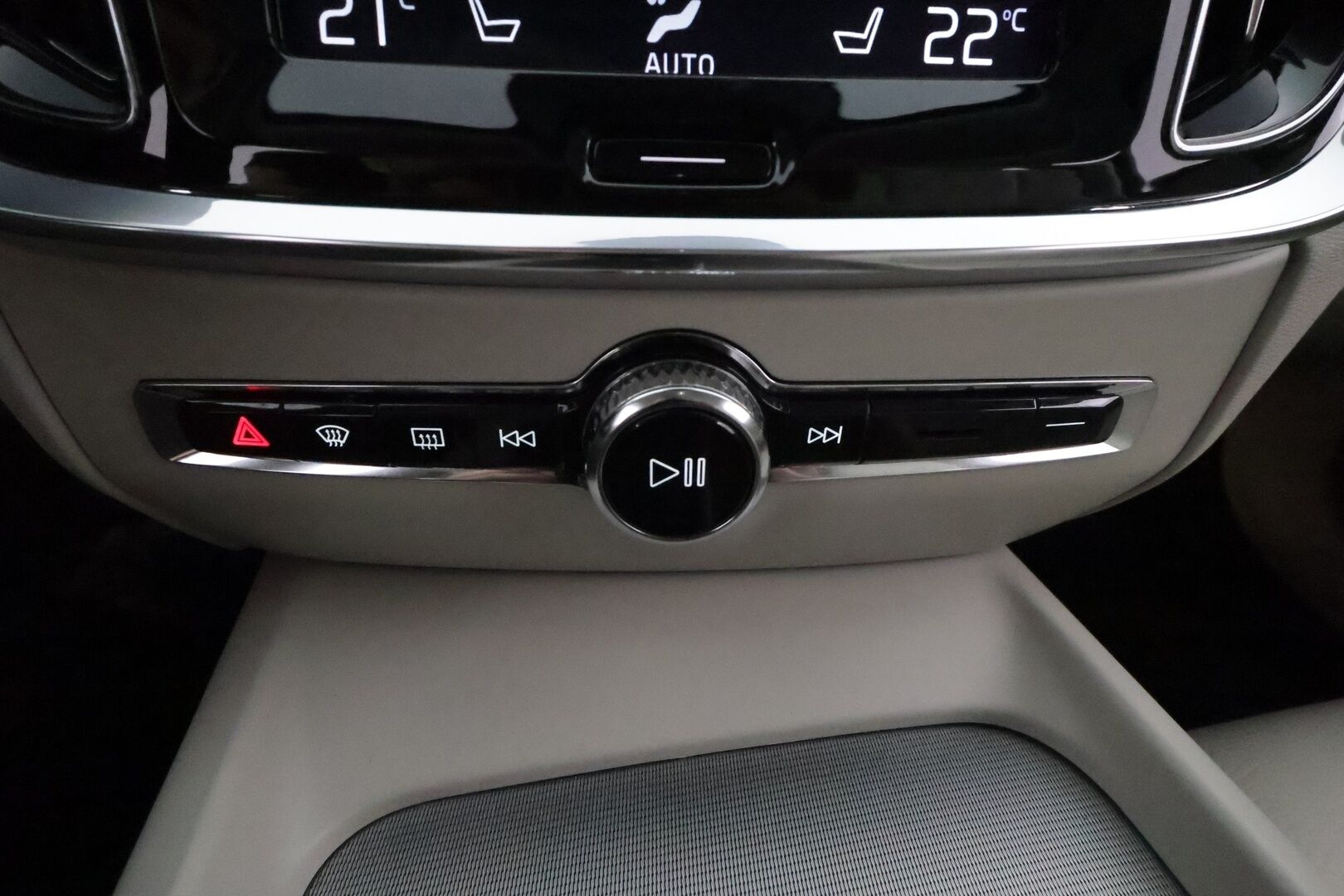 Volvo V60 2019 D4 Business Inscription aut **Panorama / Muistipenkki / Webasto / H&K / Adapt.vakkari / Vaaleat nahat / P.kamera** - Suomi-auto / Merkkihuollettu / Kahdet renkaat aluvanteilla
