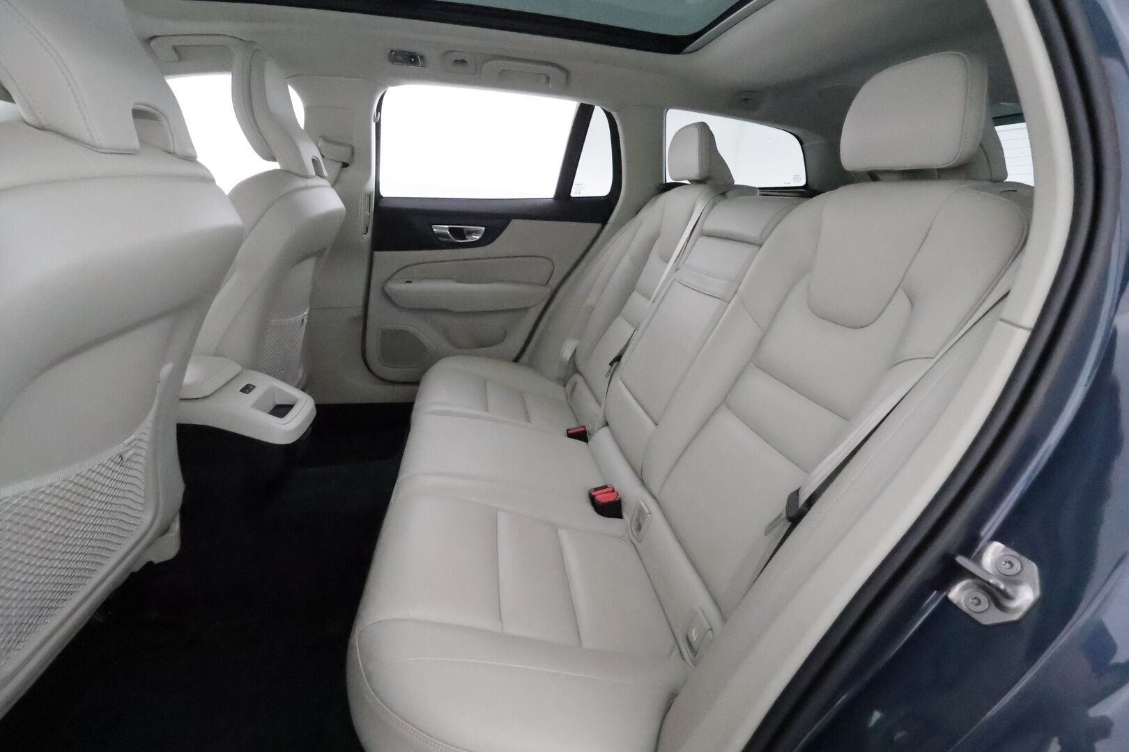 Volvo V60 2019 D4 Business Inscription aut **Panorama / Muistipenkki / Webasto / H&K / Adapt.vakkari / Vaaleat nahat / P.kamera** - Suomi-auto / Merkkihuollettu / Kahdet renkaat aluvanteilla