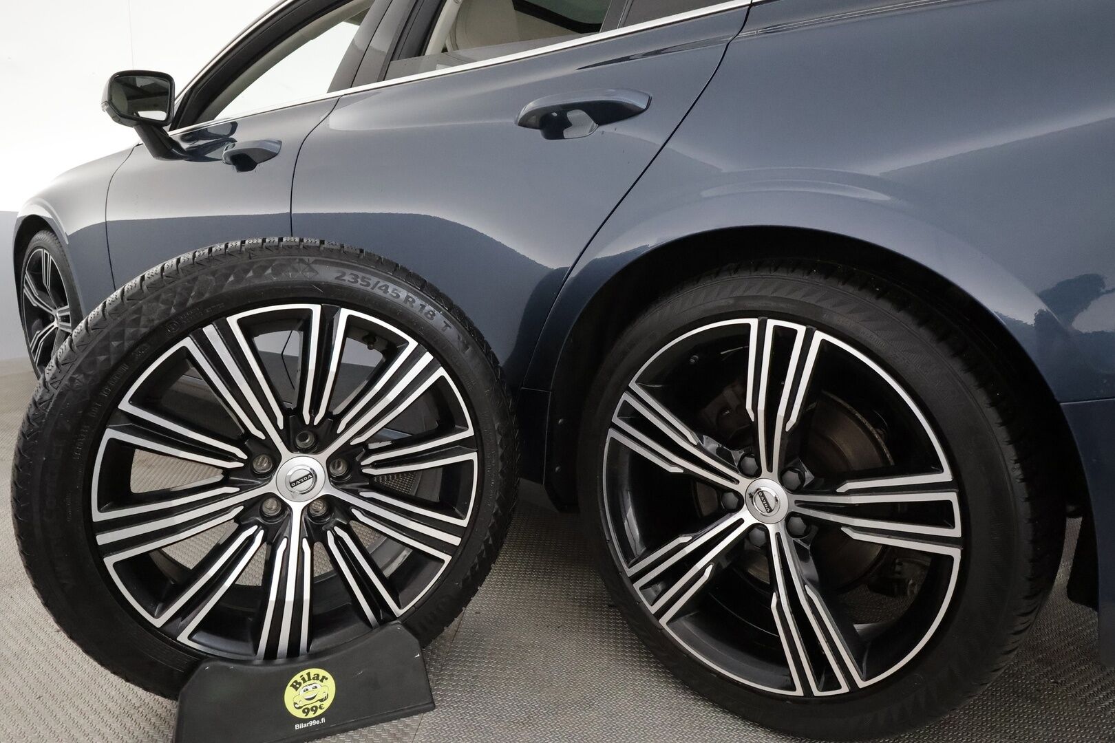 Volvo V60 2019 D4 Business Inscription aut **Panorama / Muistipenkki / Webasto / H&K / Adapt.vakkari / Vaaleat nahat / P.kamera** - Suomi-auto / Merkkihuollettu / Kahdet renkaat aluvanteilla