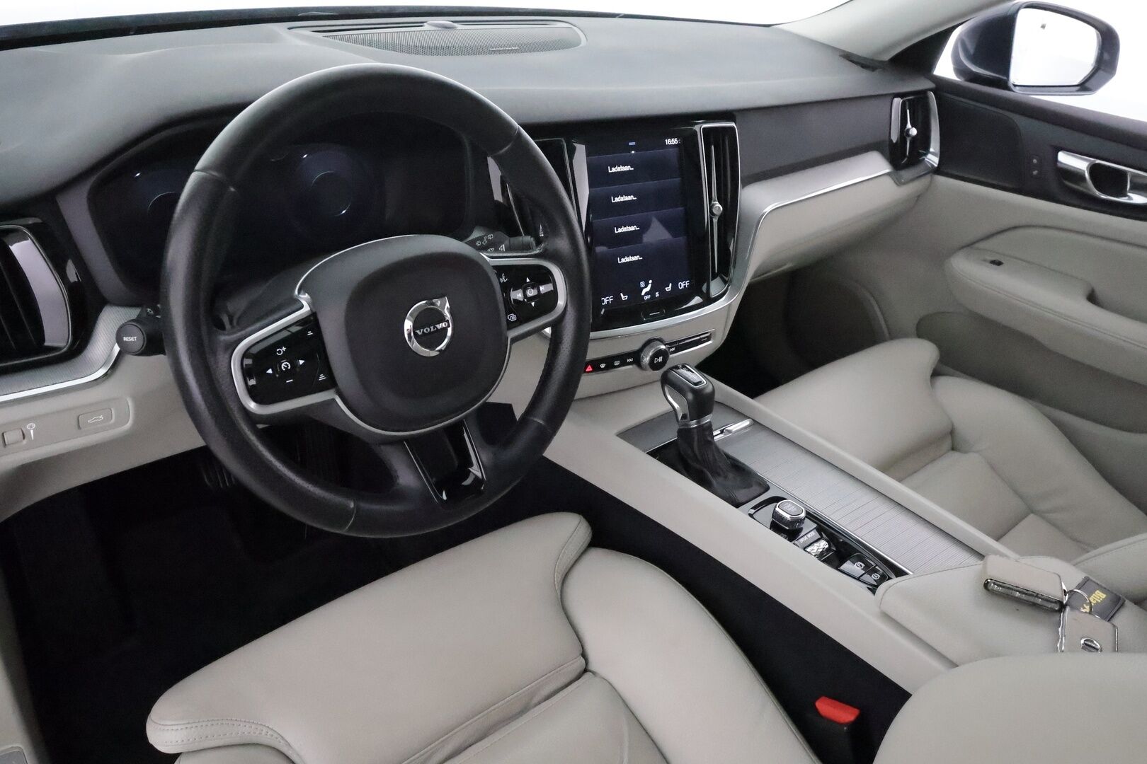 Volvo V60 2019 D4 Business Inscription aut **Panorama / Muistipenkki / Webasto / H&K / Adapt.vakkari / Vaaleat nahat / P.kamera** - Suomi-auto / Merkkihuollettu / Kahdet renkaat aluvanteilla