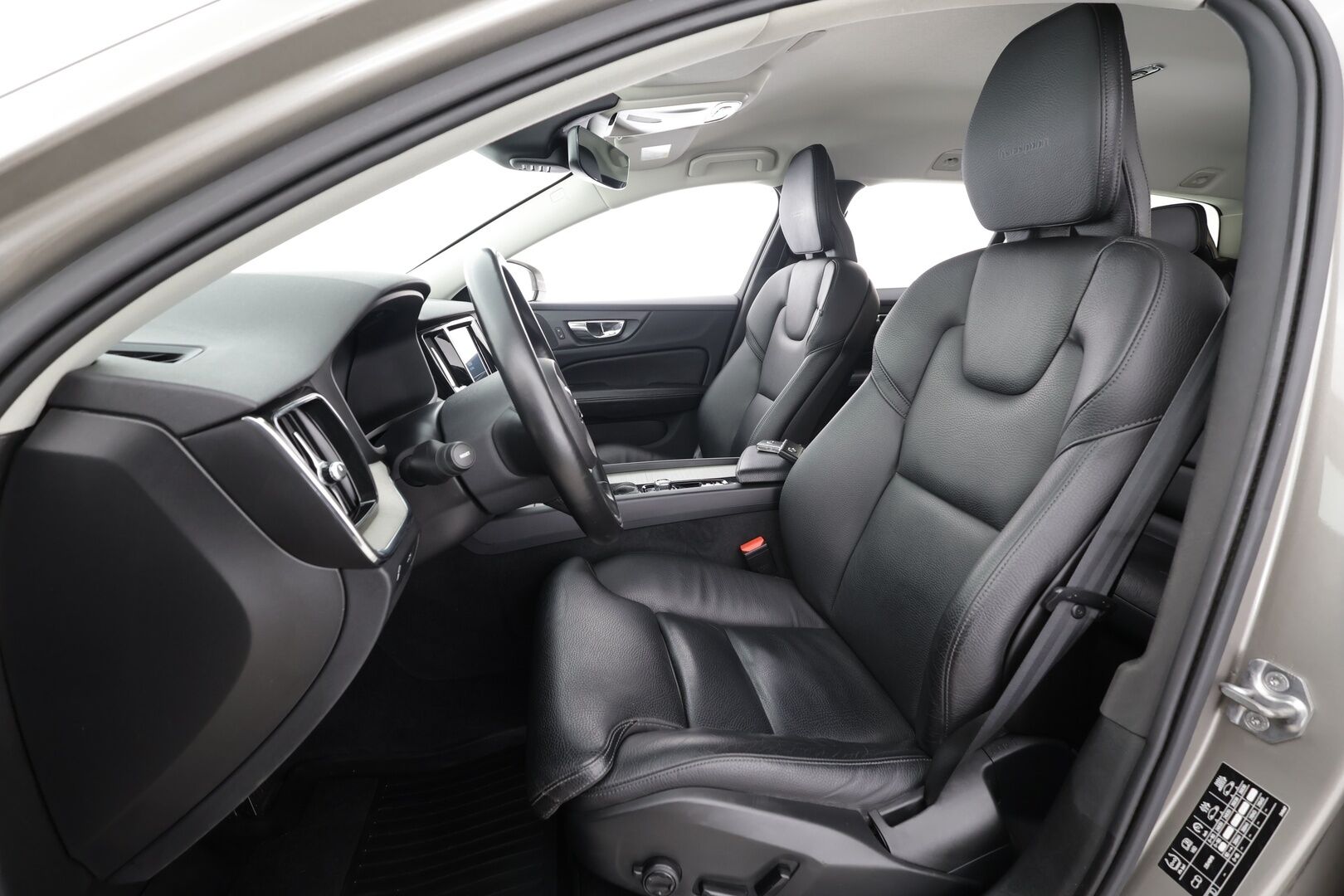 Volvo V60 2019 D4 Business Inscription aut * ACC / Muistipenkki / Koukku / Webasto / Sporttinahat / P.Kamera / Keyless * - HUD / Suomi-auto / Kahdet renkaat aluvanteilla