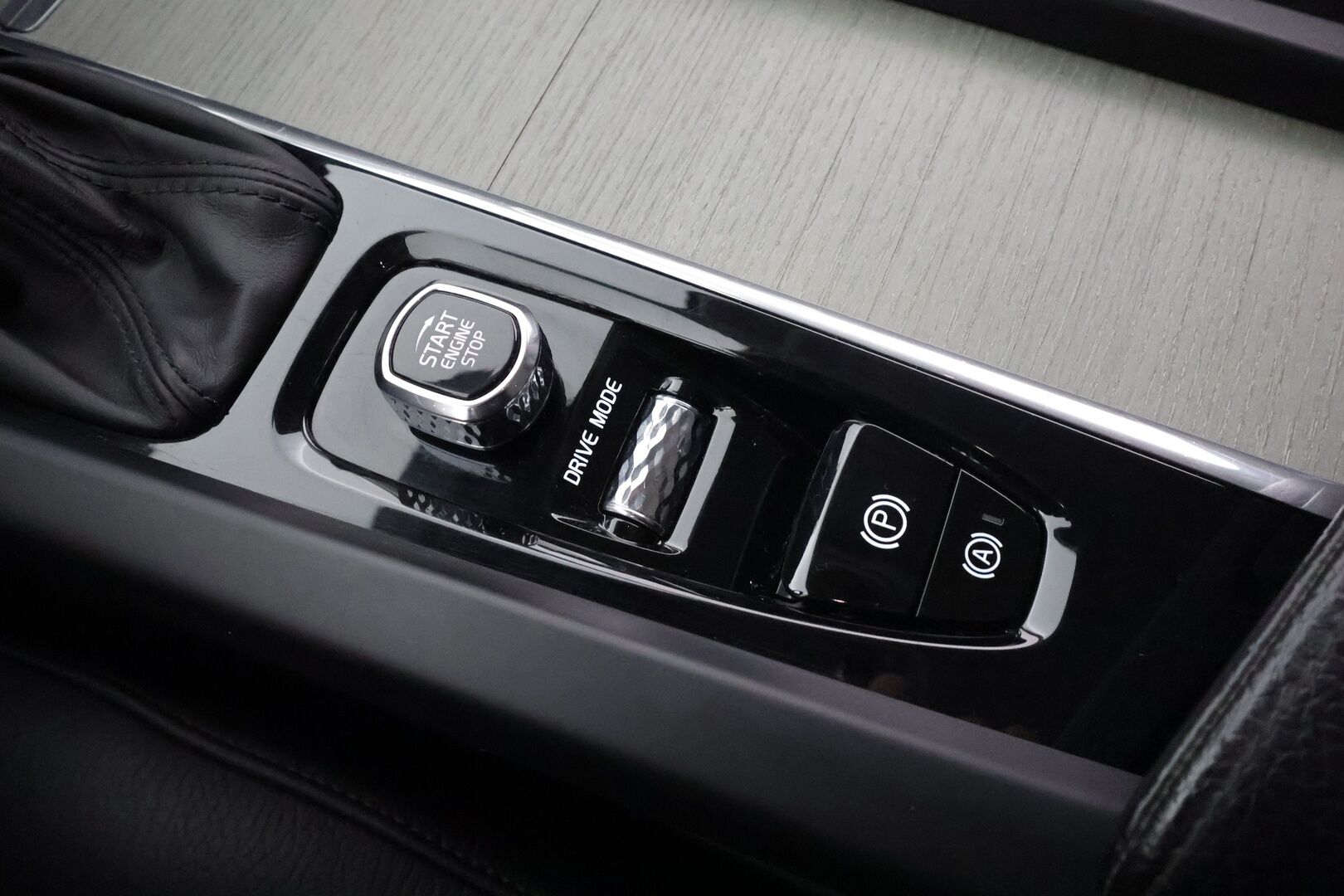 Volvo V60 2019 D4 Business Inscription aut * ACC / Muistipenkki / Koukku / Webasto / Sporttinahat / P.Kamera / Keyless * - HUD / Suomi-auto / Kahdet renkaat aluvanteilla
