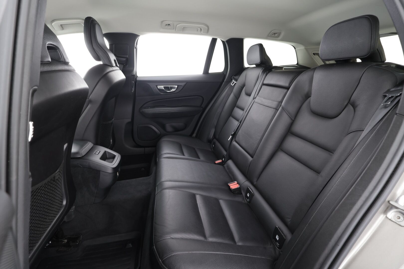 Volvo V60 2019 D4 Business Inscription aut * ACC / Muistipenkki / Koukku / Webasto / Sporttinahat / P.Kamera / Keyless * - HUD / Suomi-auto / Kahdet renkaat aluvanteilla