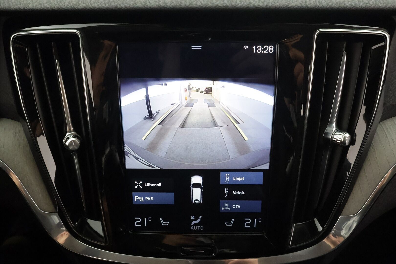 Volvo V60 2019 D4 Business Inscription aut * ACC / Muistipenkki / Koukku / Webasto / Sporttinahat / P.Kamera / Keyless * - HUD / Suomi-auto / Kahdet renkaat aluvanteilla