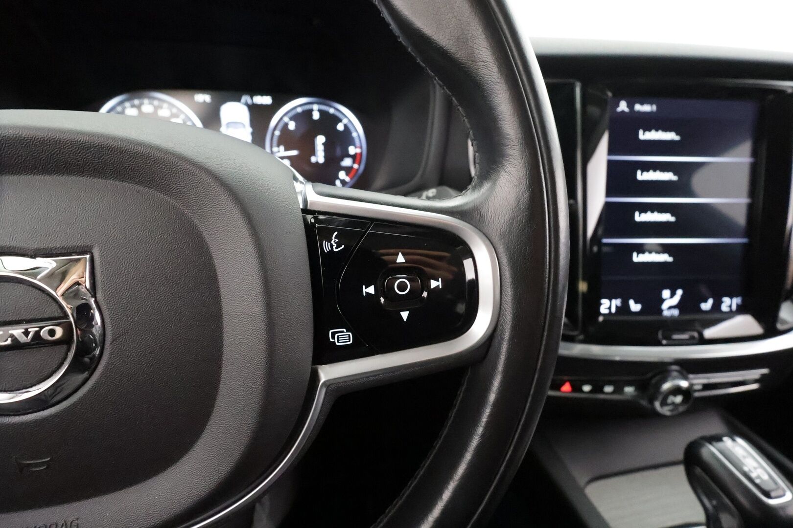 Volvo V60 2019 D4 Business Inscription aut * ACC / Muistipenkki / Koukku / Webasto / Sporttinahat / P.Kamera / Keyless * - HUD / Suomi-auto / Kahdet renkaat aluvanteilla