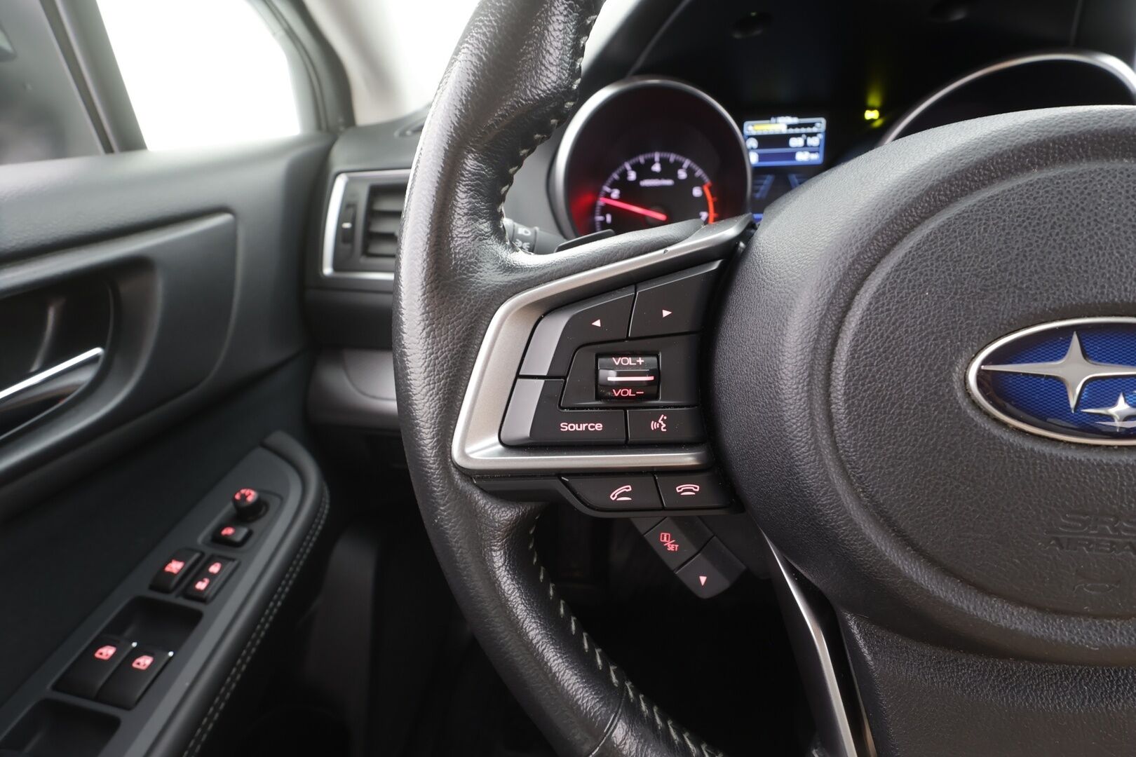 Subaru Outback 2018 2,5i Active CVT - | ACC | Koukku | Sähköpenkki | P.kamera | LED | Keyless | Apple & Android | BSM | Kaistavahti | Merkkihuollot | 1-om suomiauto | Lohko+sisälämmitin |
