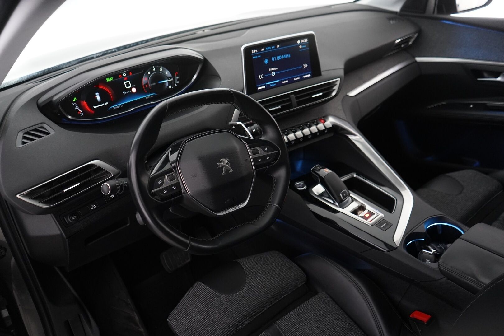 Peugeot 5008 2018 Allure PureTech 130 Automaatti *BLIS / Keyless / Vakkari / Tutkat / Lohko* - 7-paikkainen / Suomi-auto / Kahdet renkaat alumiinivantein / Viimeisin huolto 2/25 / Jakohihna 100tkm kohdalla