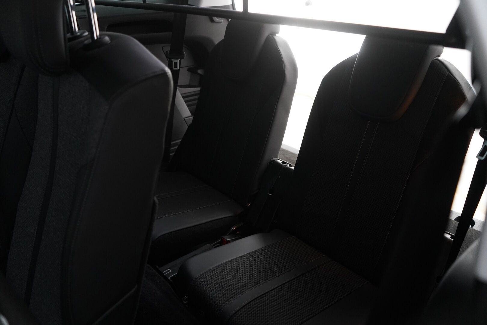 Peugeot 5008 2018 Allure PureTech 130 Automaatti *BLIS / Keyless / Vakkari / Tutkat / Lohko* - 7-paikkainen / Suomi-auto / Kahdet renkaat alumiinivantein / Viimeisin huolto 2/25 / Jakohihna 100tkm kohdalla