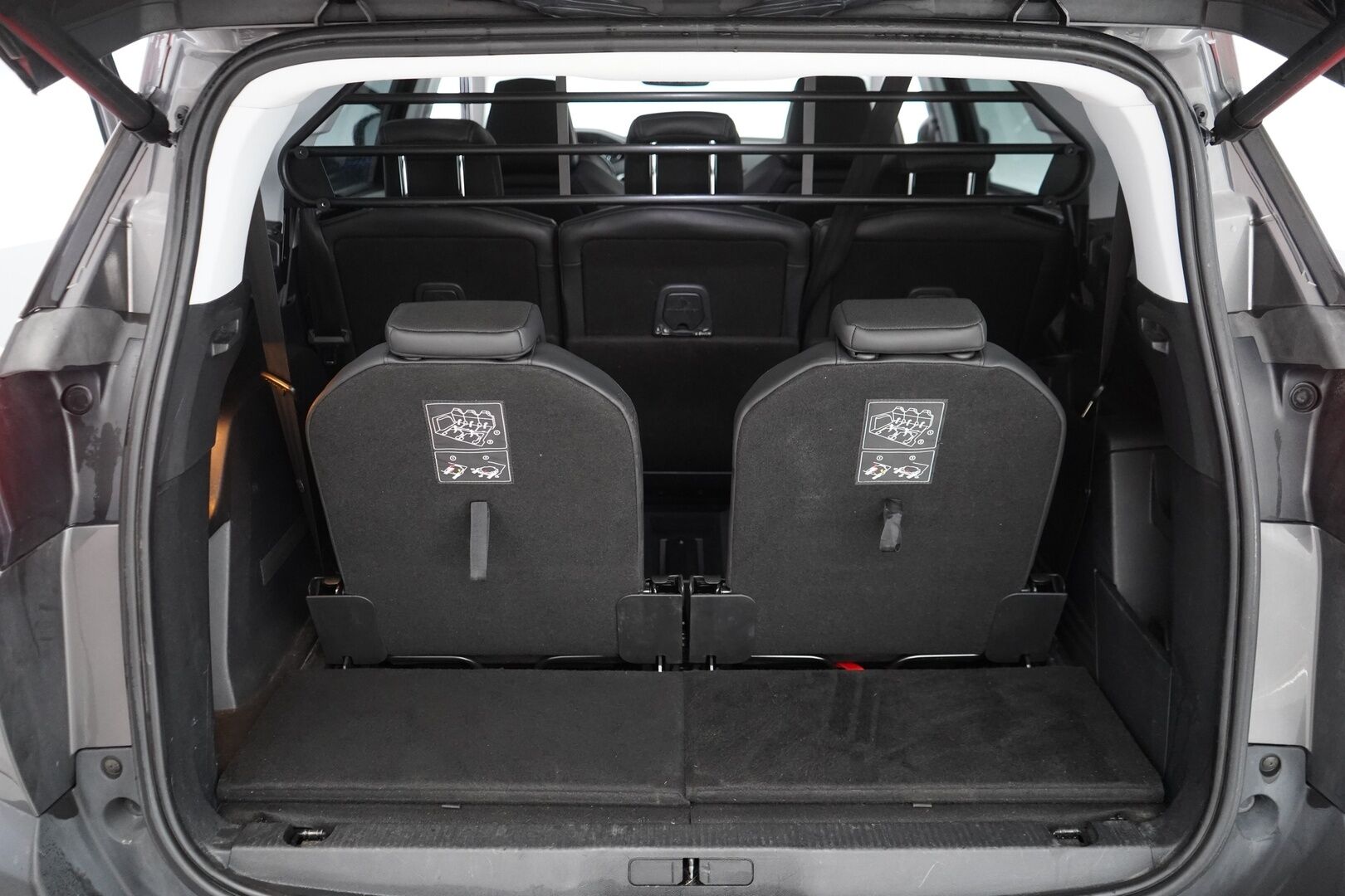 Peugeot 5008 2018 Allure PureTech 130 Automaatti *BLIS / Keyless / Vakkari / Tutkat / Lohko* - 7-paikkainen / Suomi-auto / Kahdet renkaat alumiinivantein / Viimeisin huolto 2/25 / Jakohihna 100tkm kohdalla