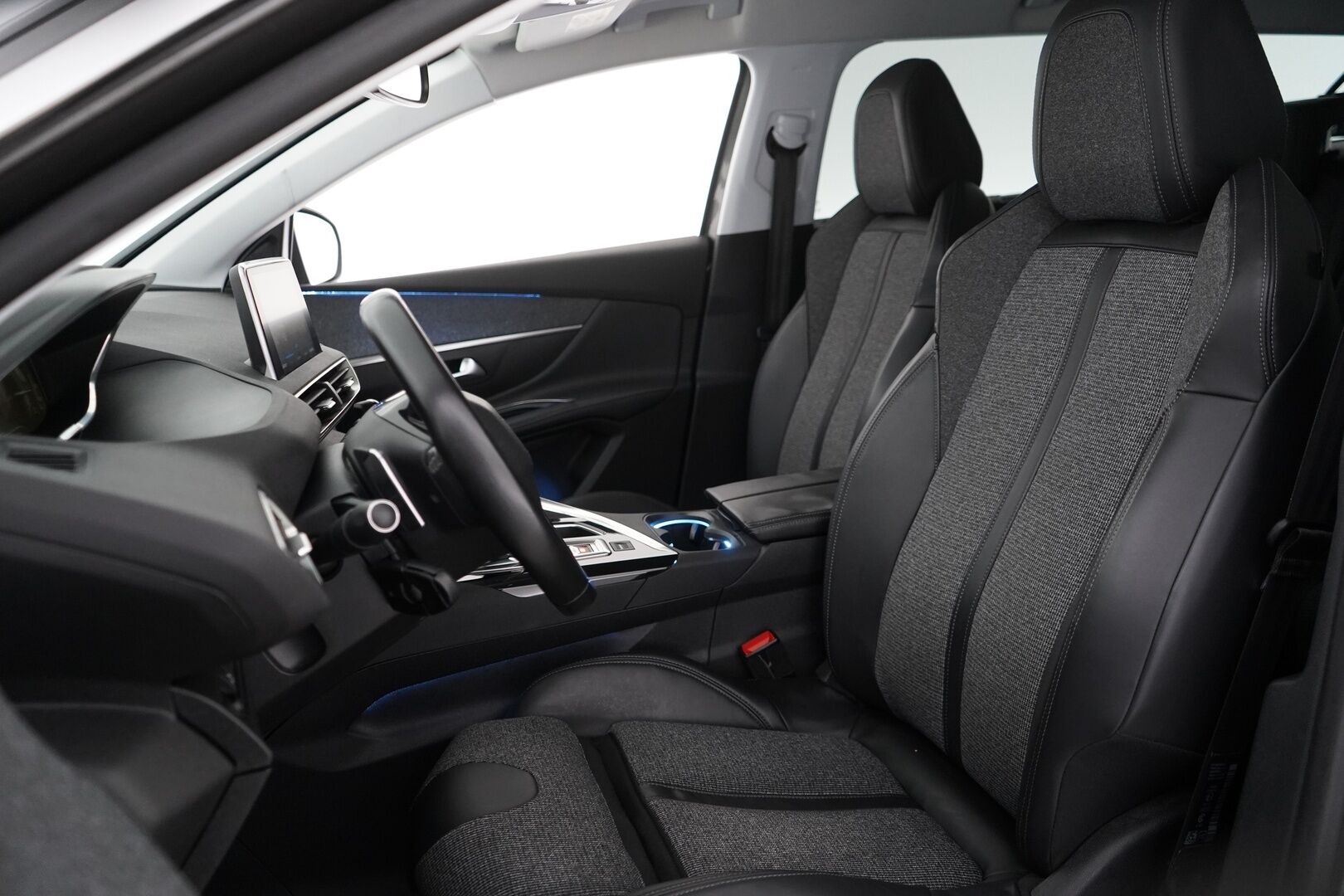 Peugeot 5008 2018 Allure PureTech 130 Automaatti *BLIS / Keyless / Vakkari / Tutkat / Lohko* - 7-paikkainen / Suomi-auto / Kahdet renkaat alumiinivantein / Viimeisin huolto 2/25 / Jakohihna 100tkm kohdalla