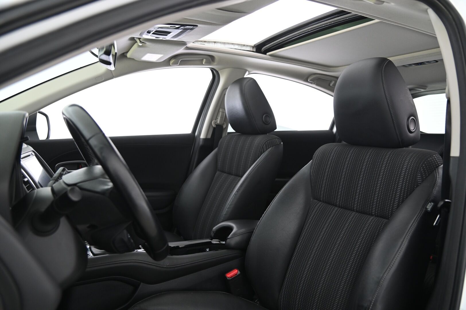 Honda HR-V 2017 1,6 D Executive - Lasikatto | P*kamera | Vakkari | Koukku | Lohko & sisätilalämmitin | 2x Renkaat & vanteet | Juuri huollettu! | Suomi-auto