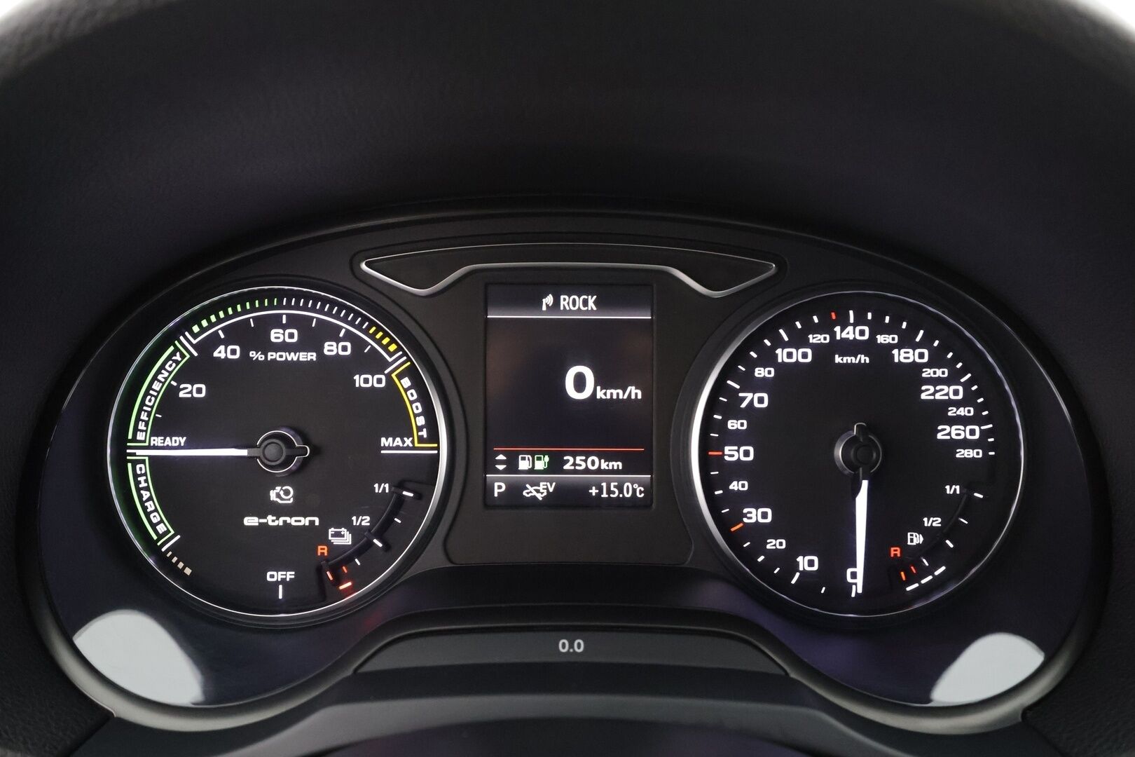 Audi A3 2016 Sportback 1,4 TFSI e-tron S tronic * ACC / LED / P.tutkat / Sporttipenkit / Lasikattoluukku / Lohkolämmitin * - Kahdet renkaat