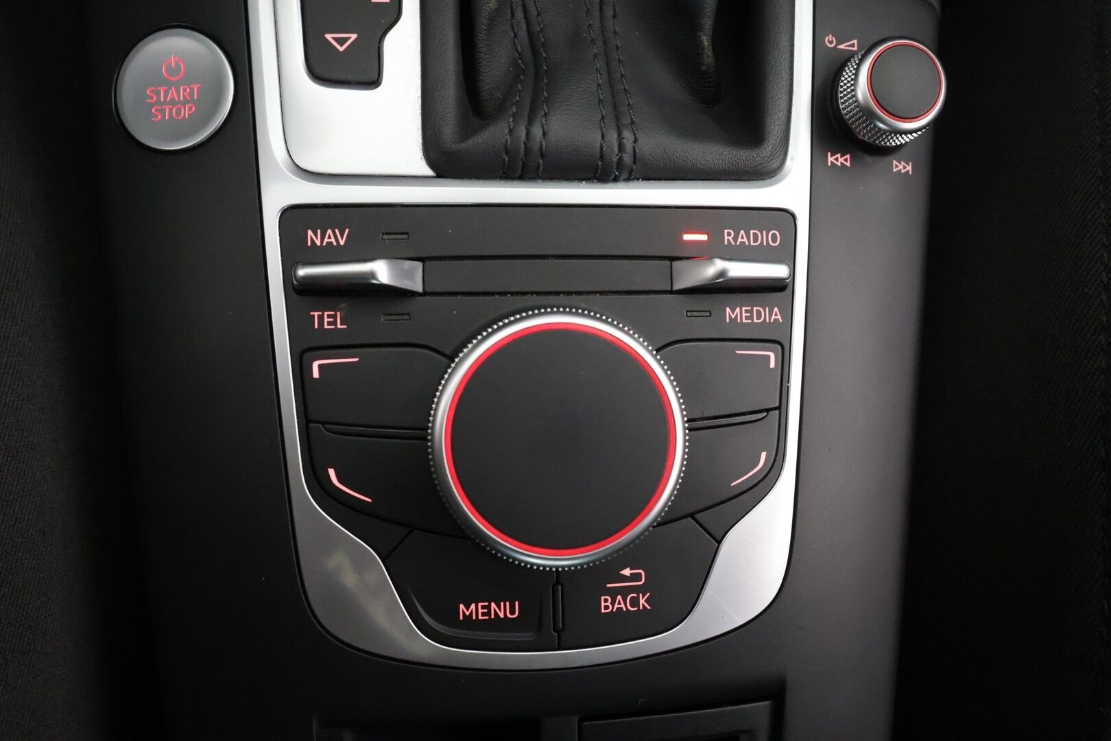 Audi A3 2016 Sportback 1,4 TFSI e-tron S tronic * ACC / LED / P.tutkat / Sporttipenkit / Lasikattoluukku / Lohkolämmitin * - Kahdet renkaat